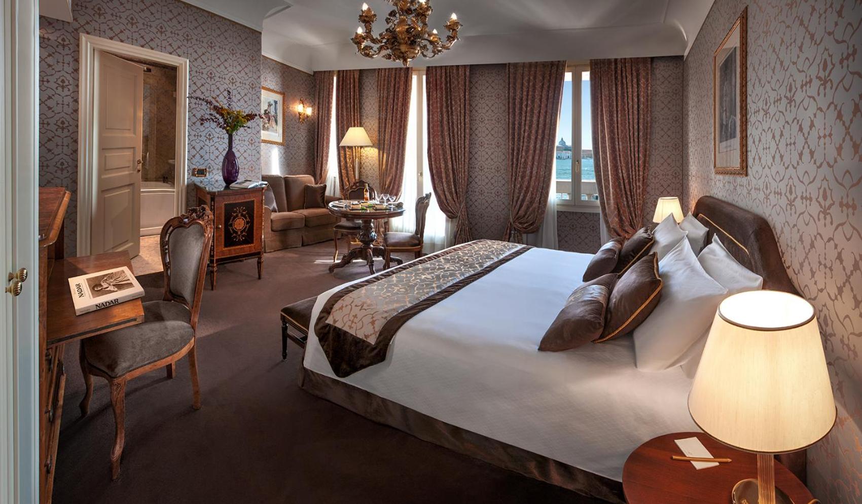 Junior Suite with Lagoon View and Terrace