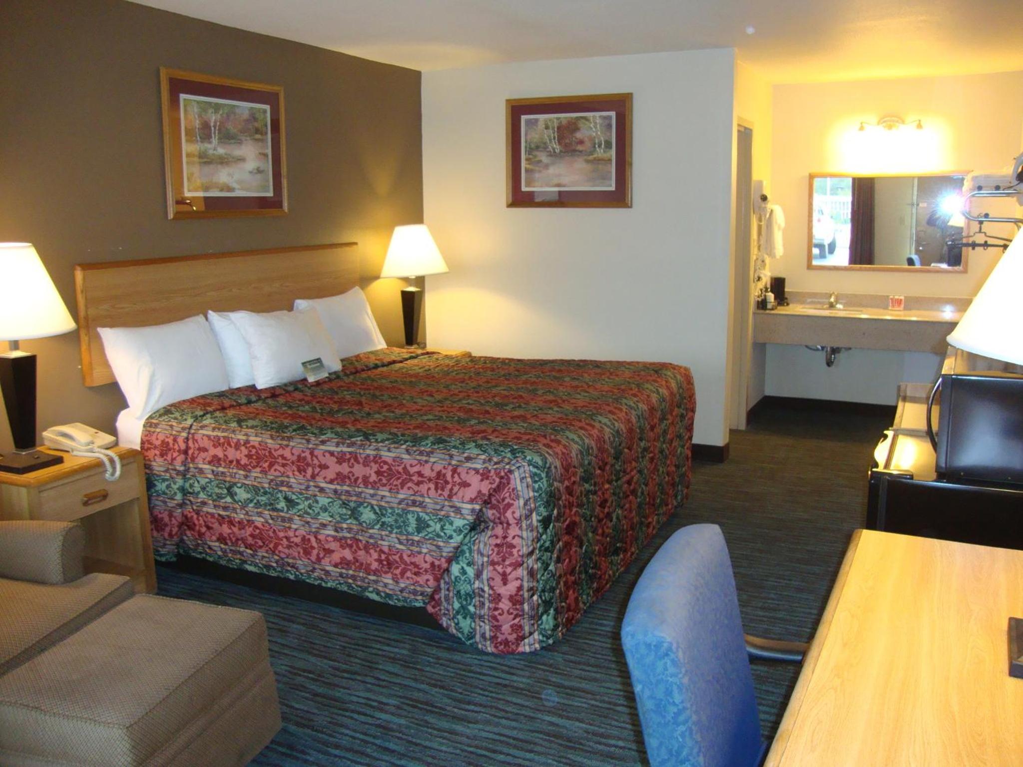 King Room - Non-Smoking photo 2