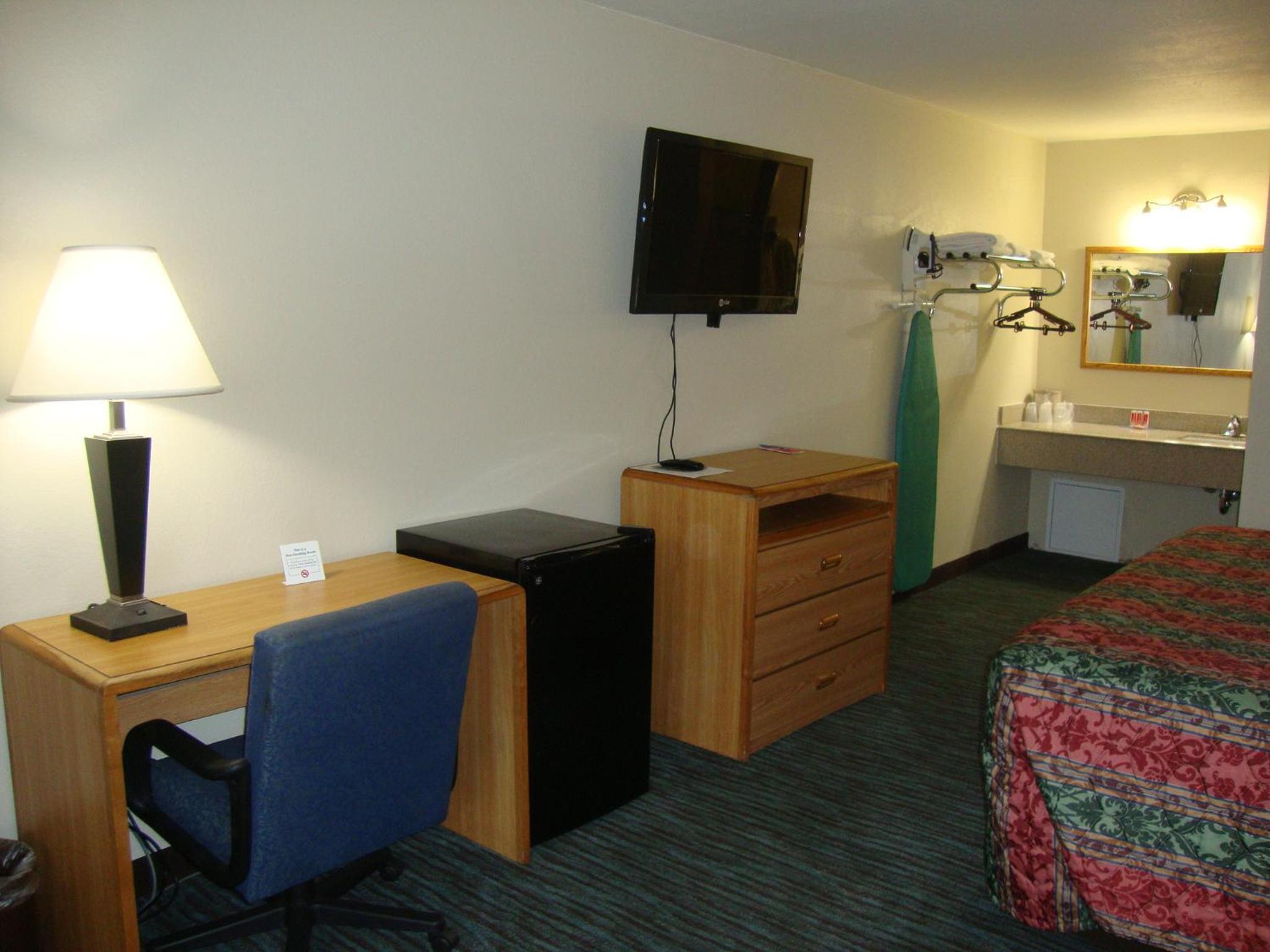 King Room - Non-Smoking photo 3