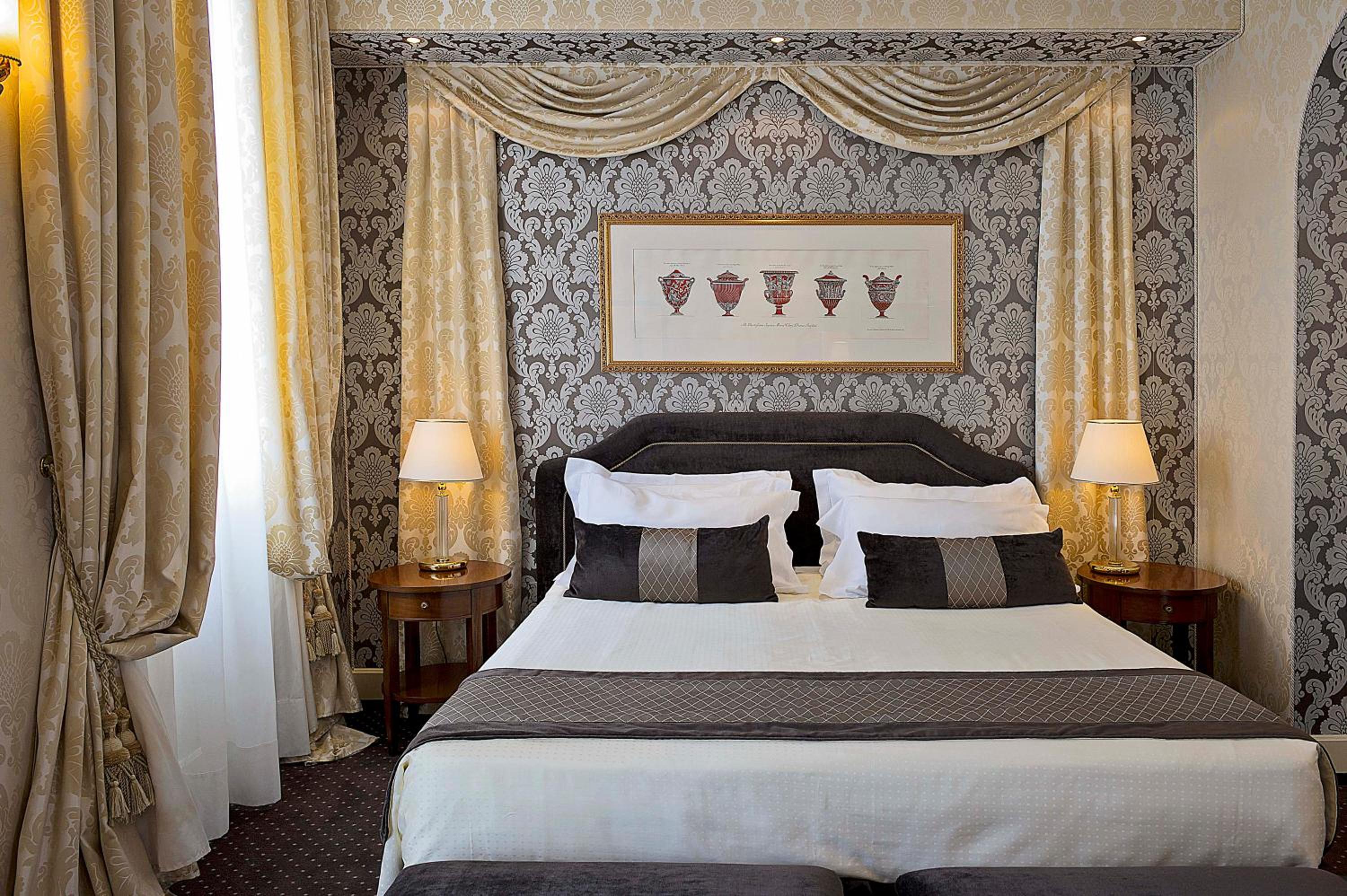 Junior Suite with Lagoon View and Balcony - Photo 4