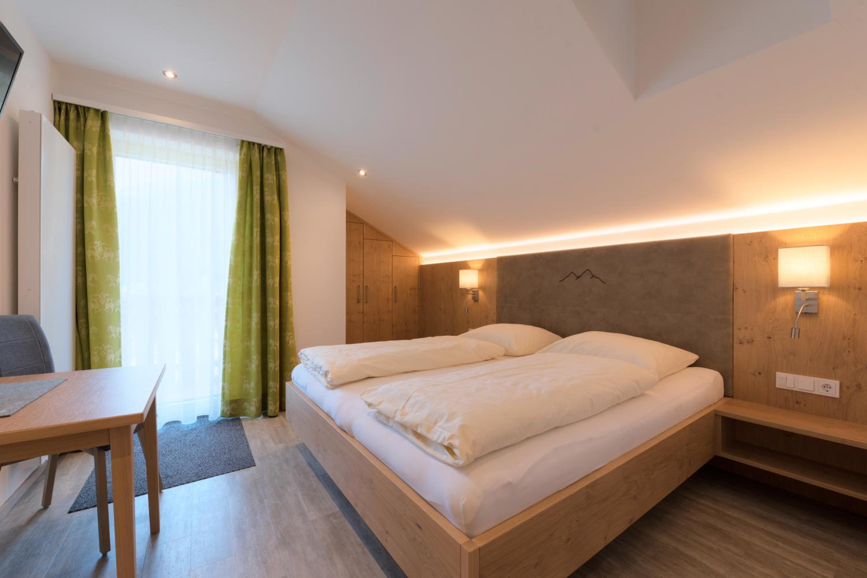 Deluxe Double Room with Balcony - Photo 1