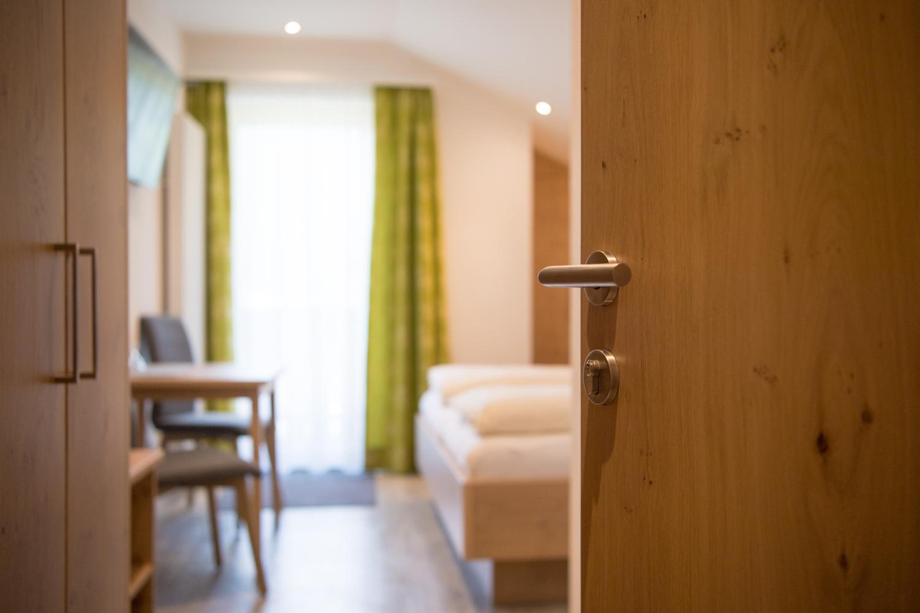 Deluxe Double Room with Balcony - Photo 3