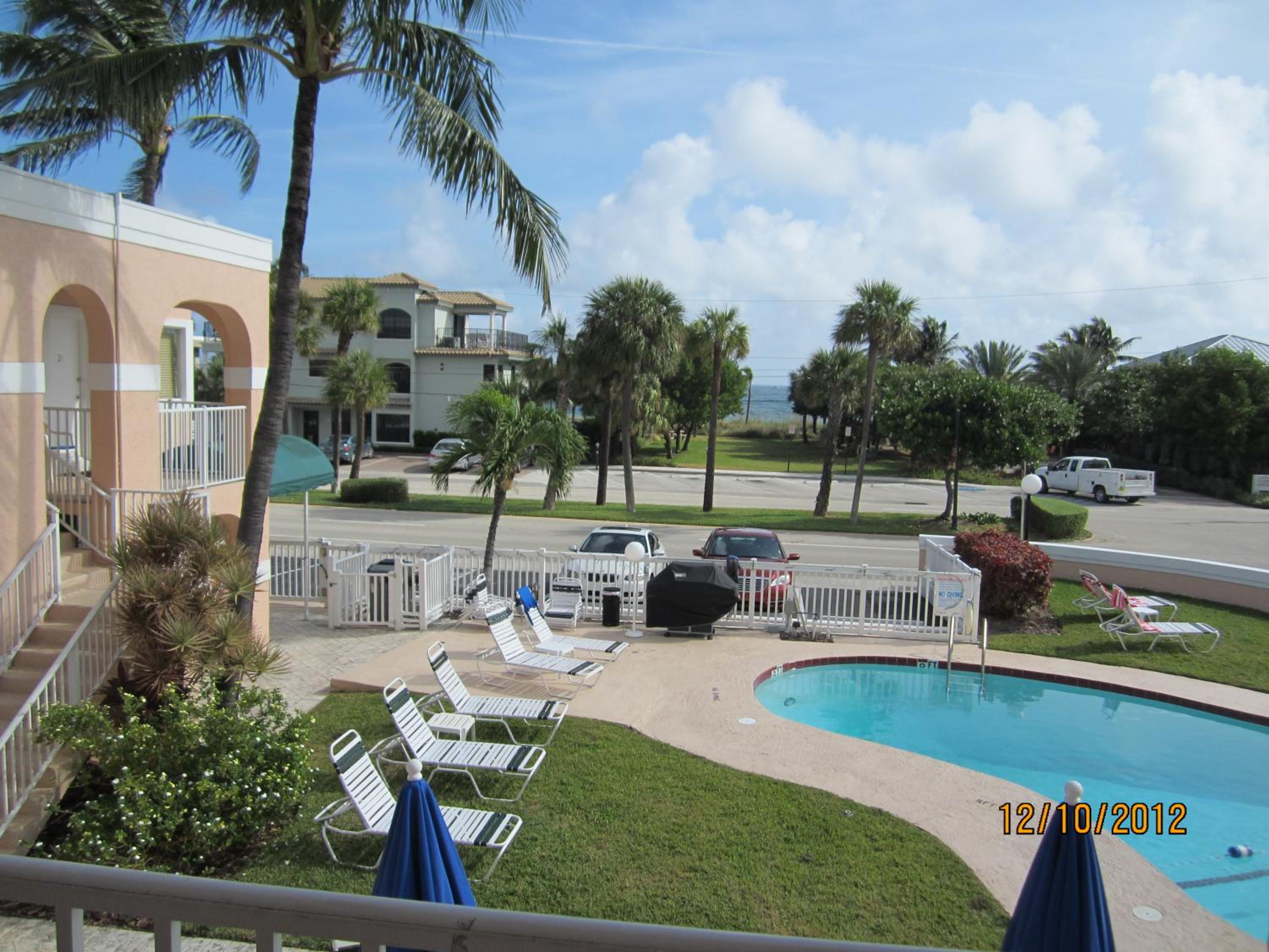 One Bedroom King Suite - Partial Ocean View  photo 2
