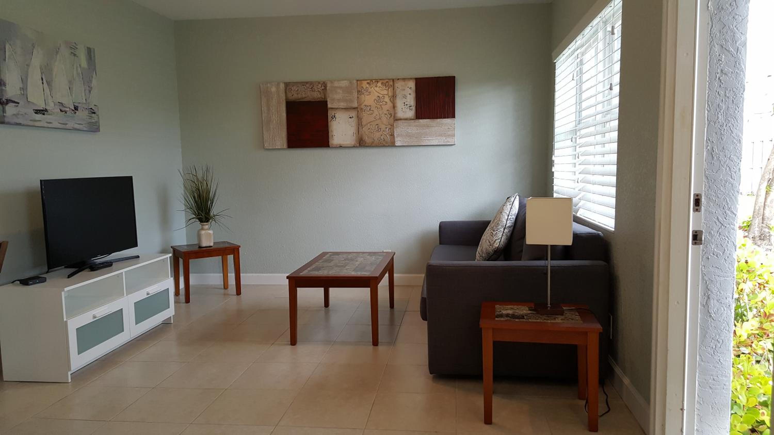 Deluxe King Suite photo 3