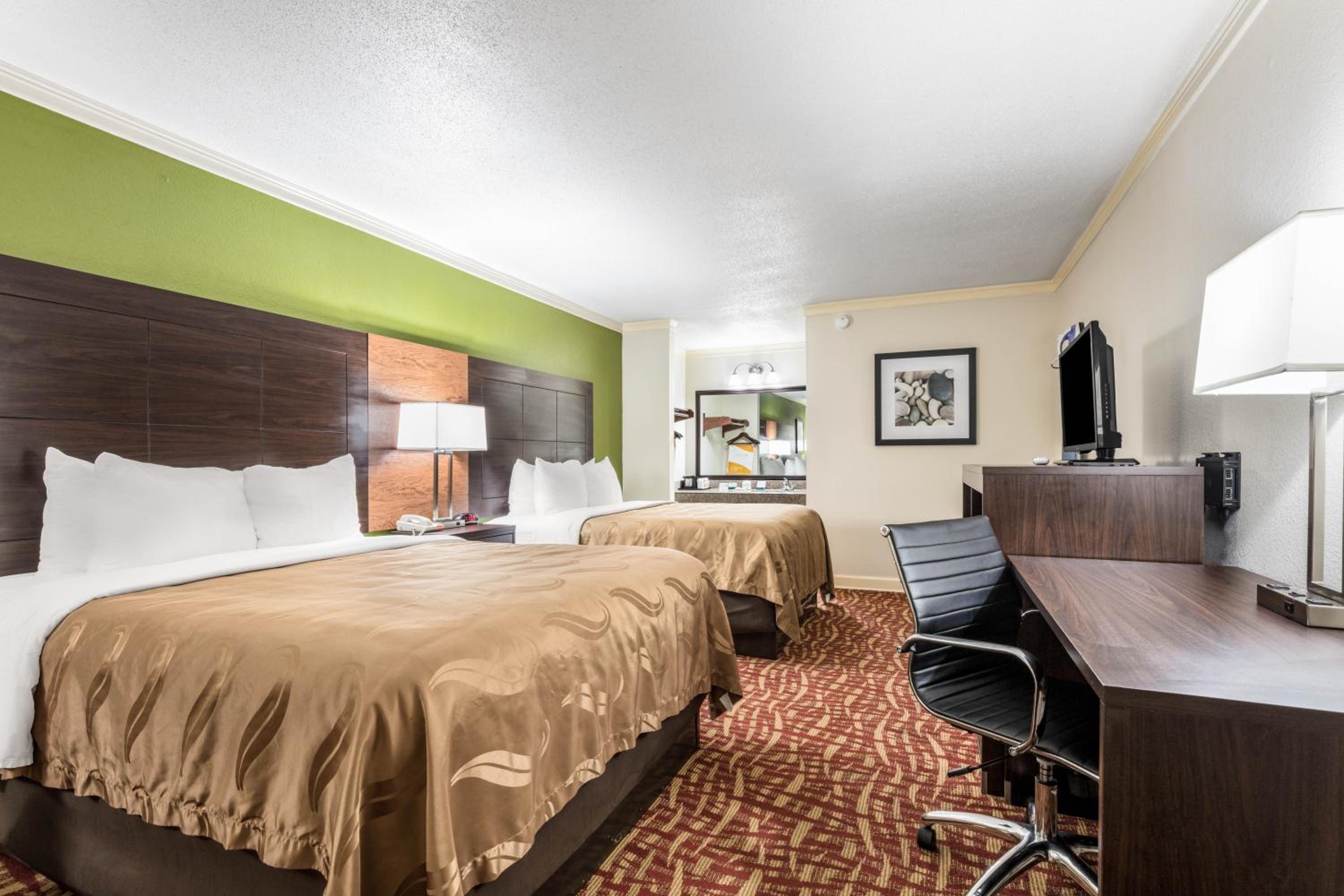 Queen Room with Two Queen Beds - Non-Smoking photo 1
