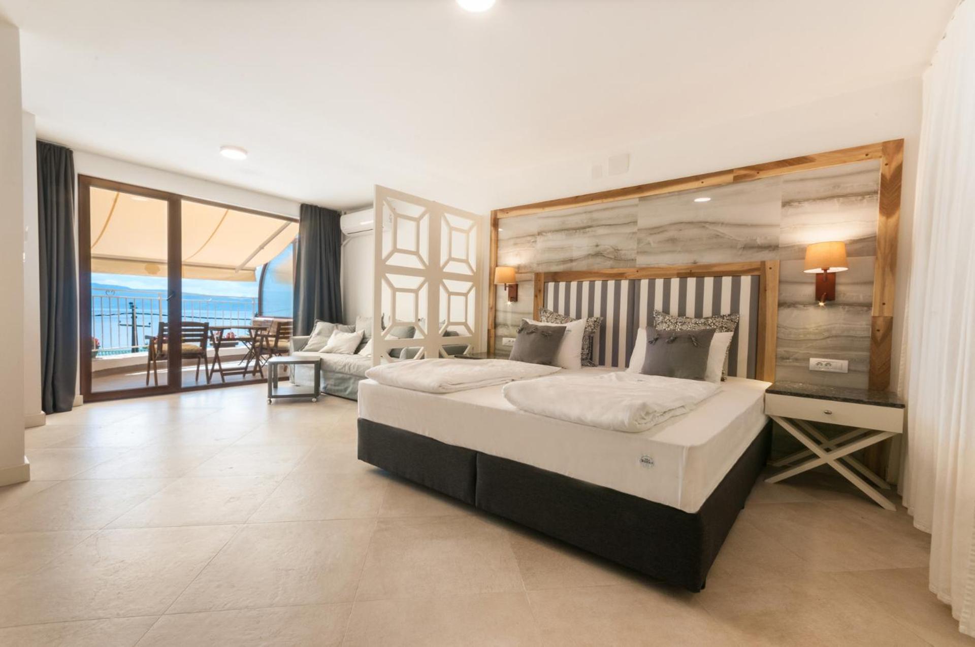 Junior Panorama Suite with Hot Tub - Photo 6