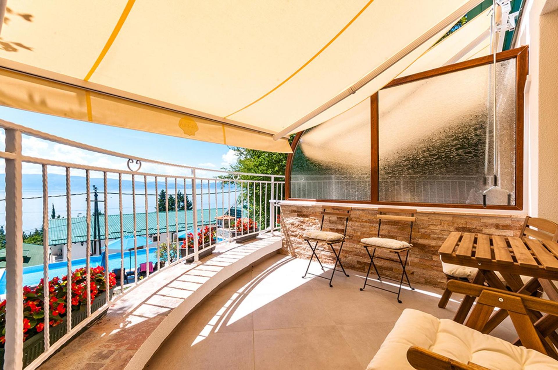 Junior Panorama Suite with Hot Tub - Photo 5