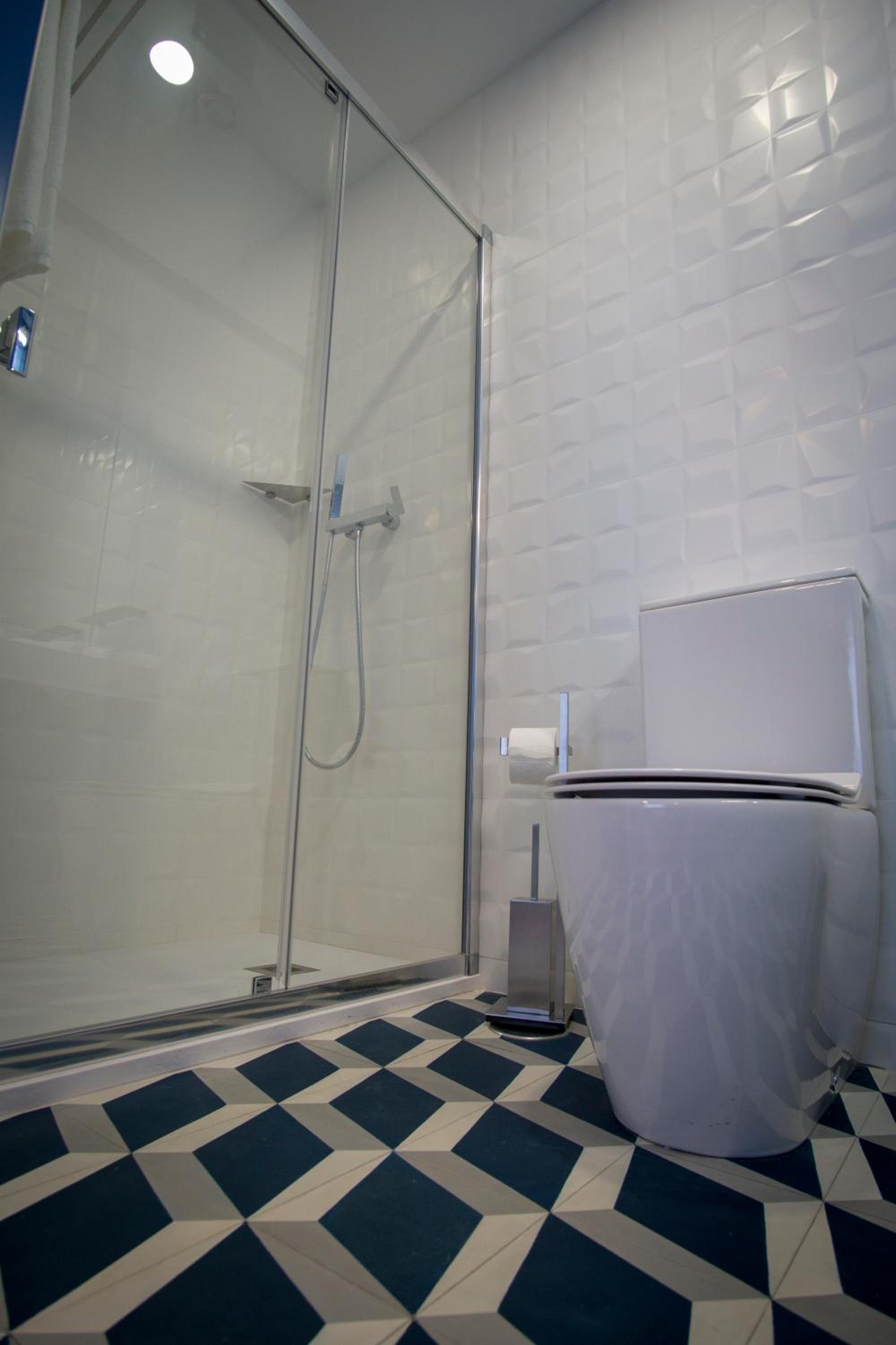 Deluxe Double Room with Balcony - Photo 9