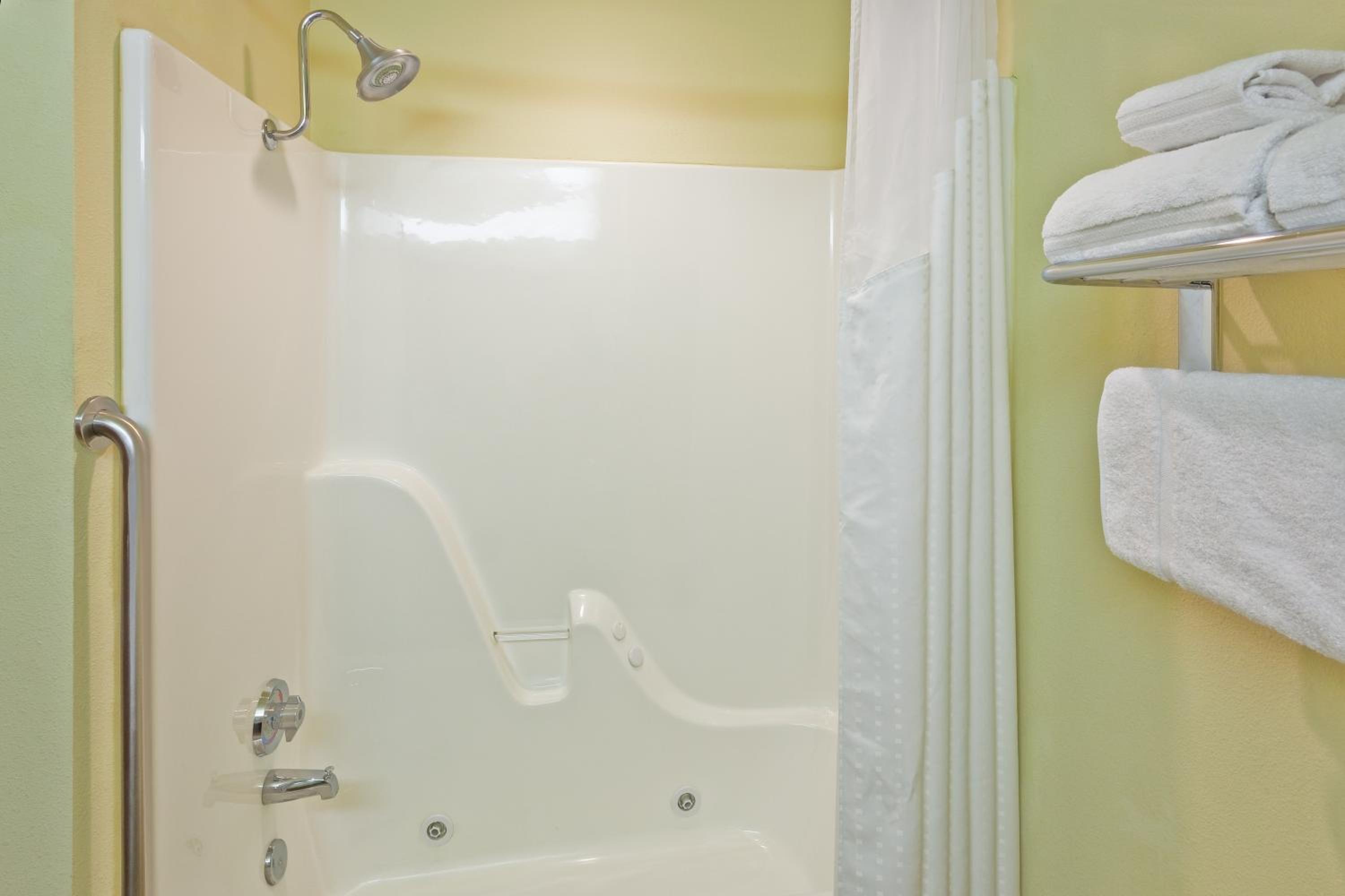 Standard King Room - Photo 5