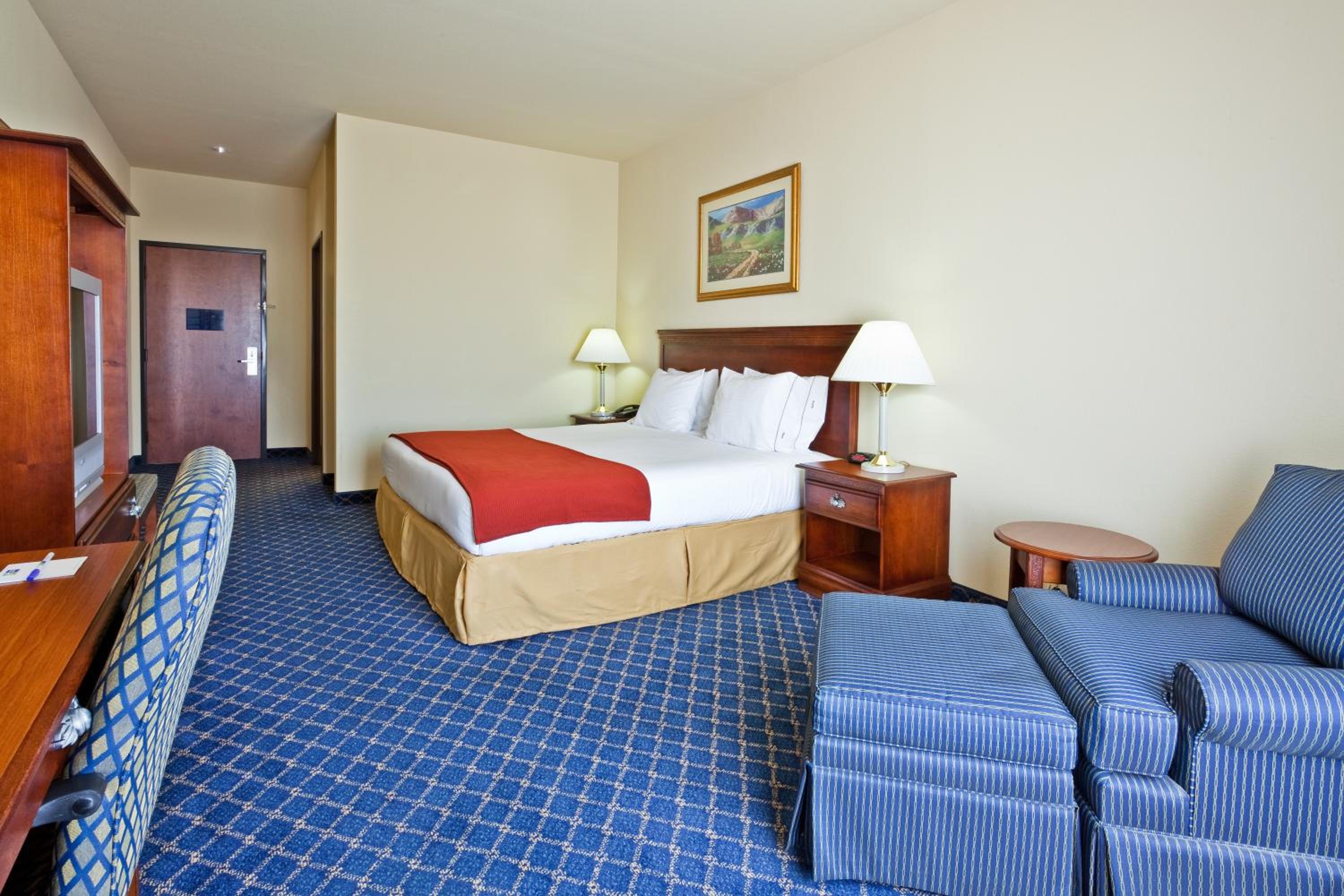 Standard King Room - Photo 4