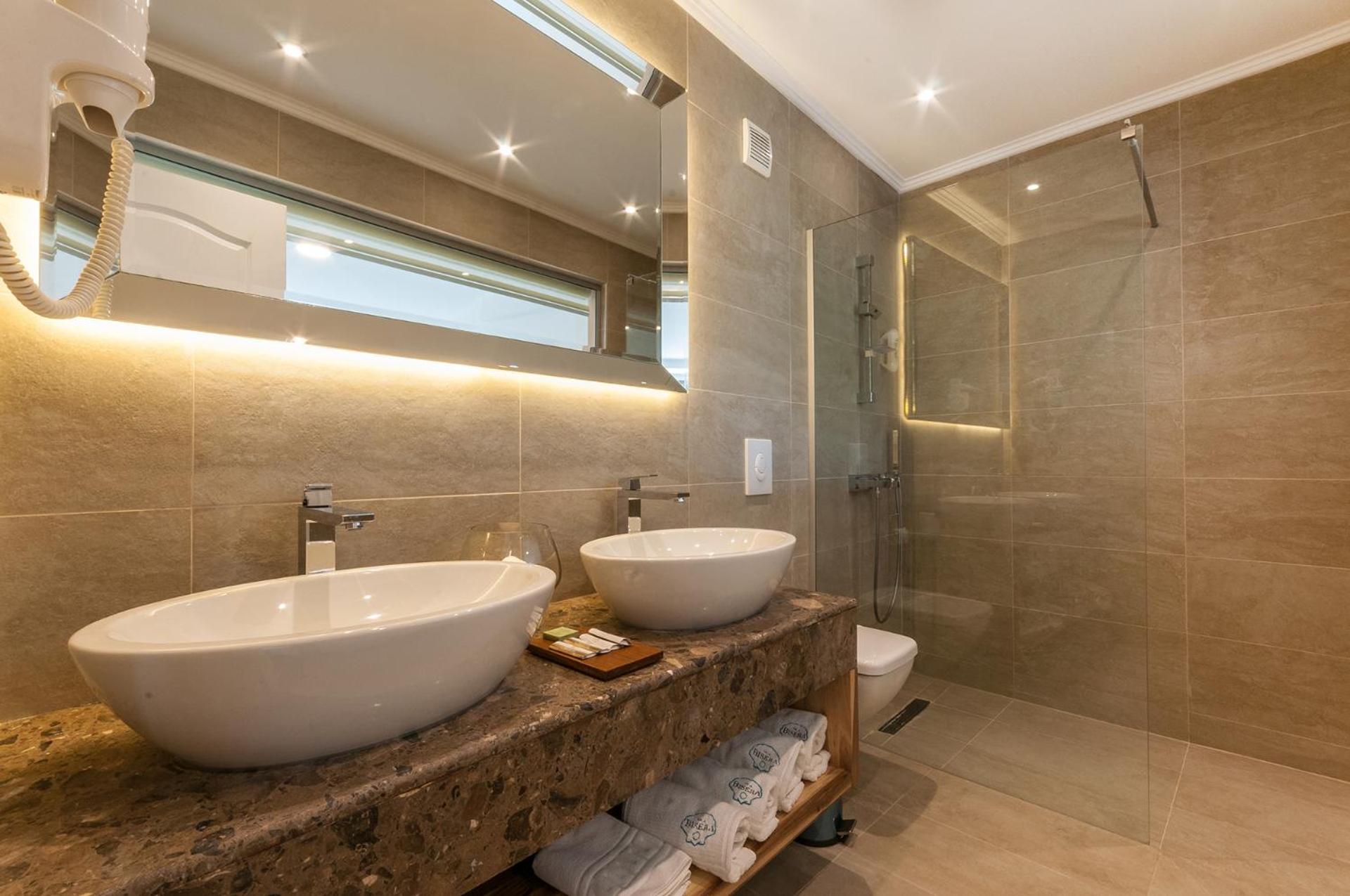 Intimate Junior Suite with Hot Tub - Photo 5