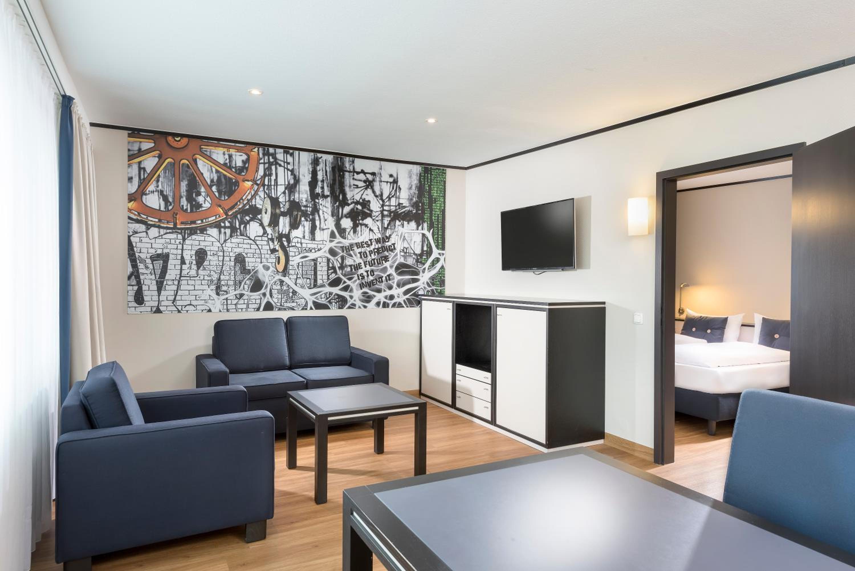 Suite - Photo 1