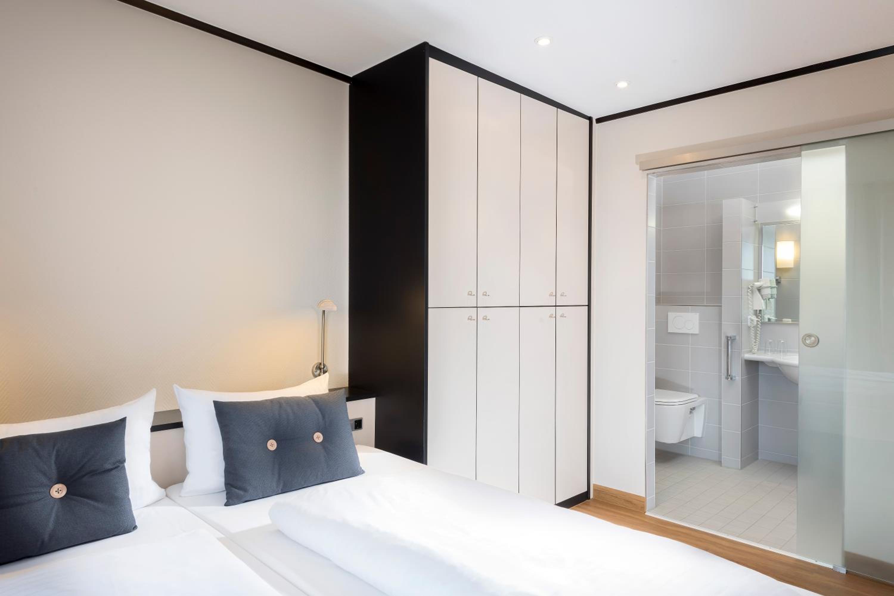 Suite - Photo 5