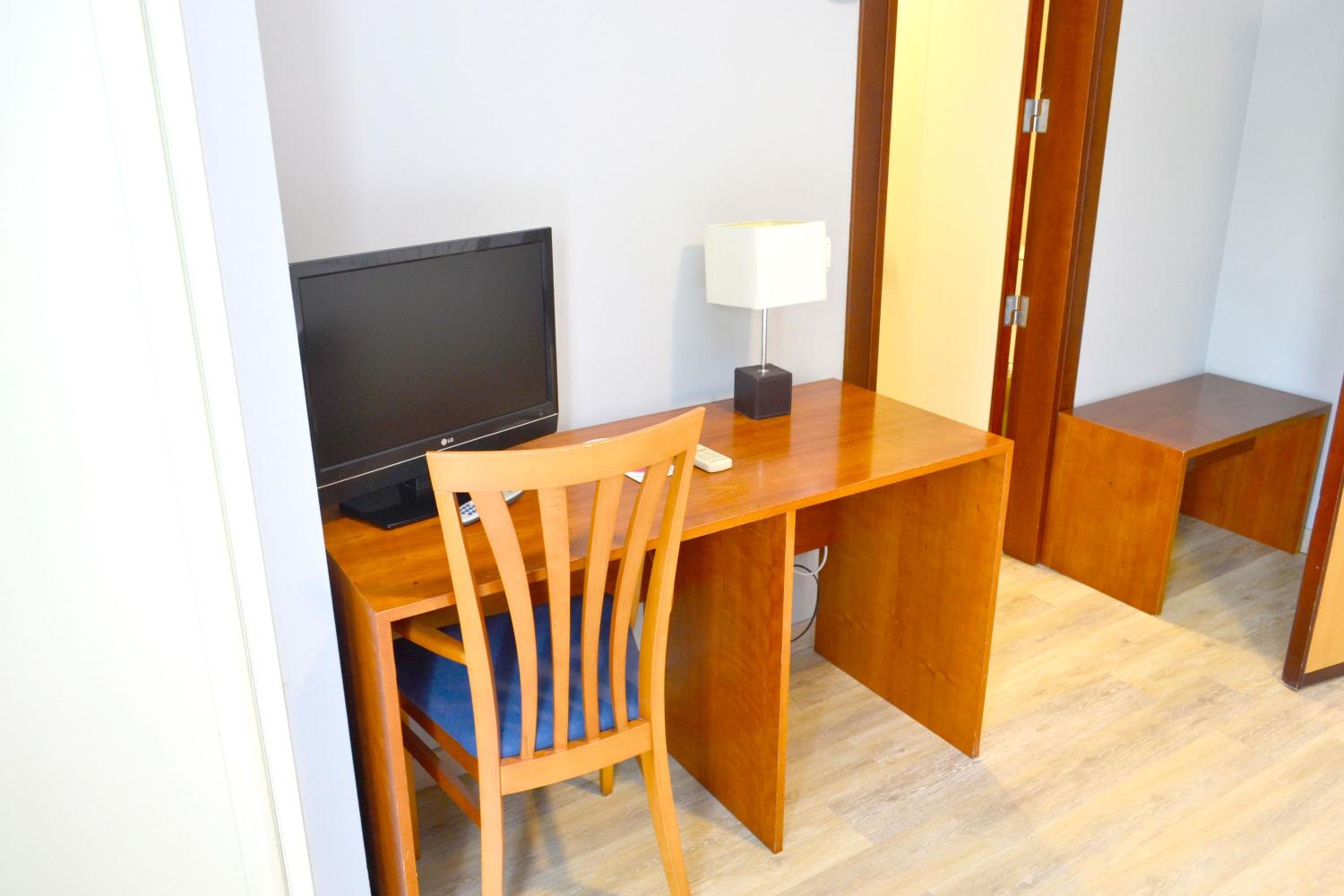Standard Double or Twin Room - Photo 6