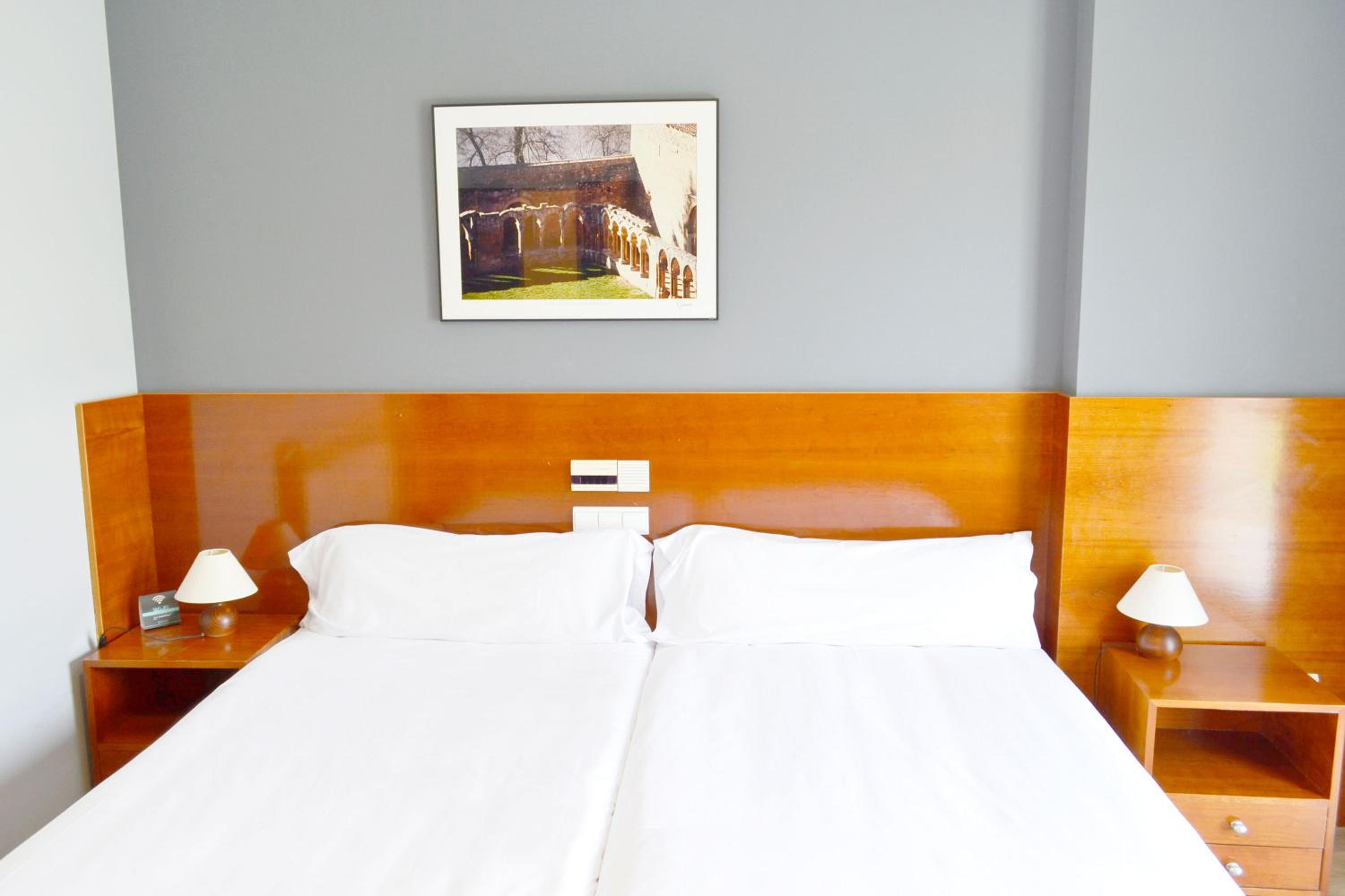 Standard Double or Twin Room - Photo 4