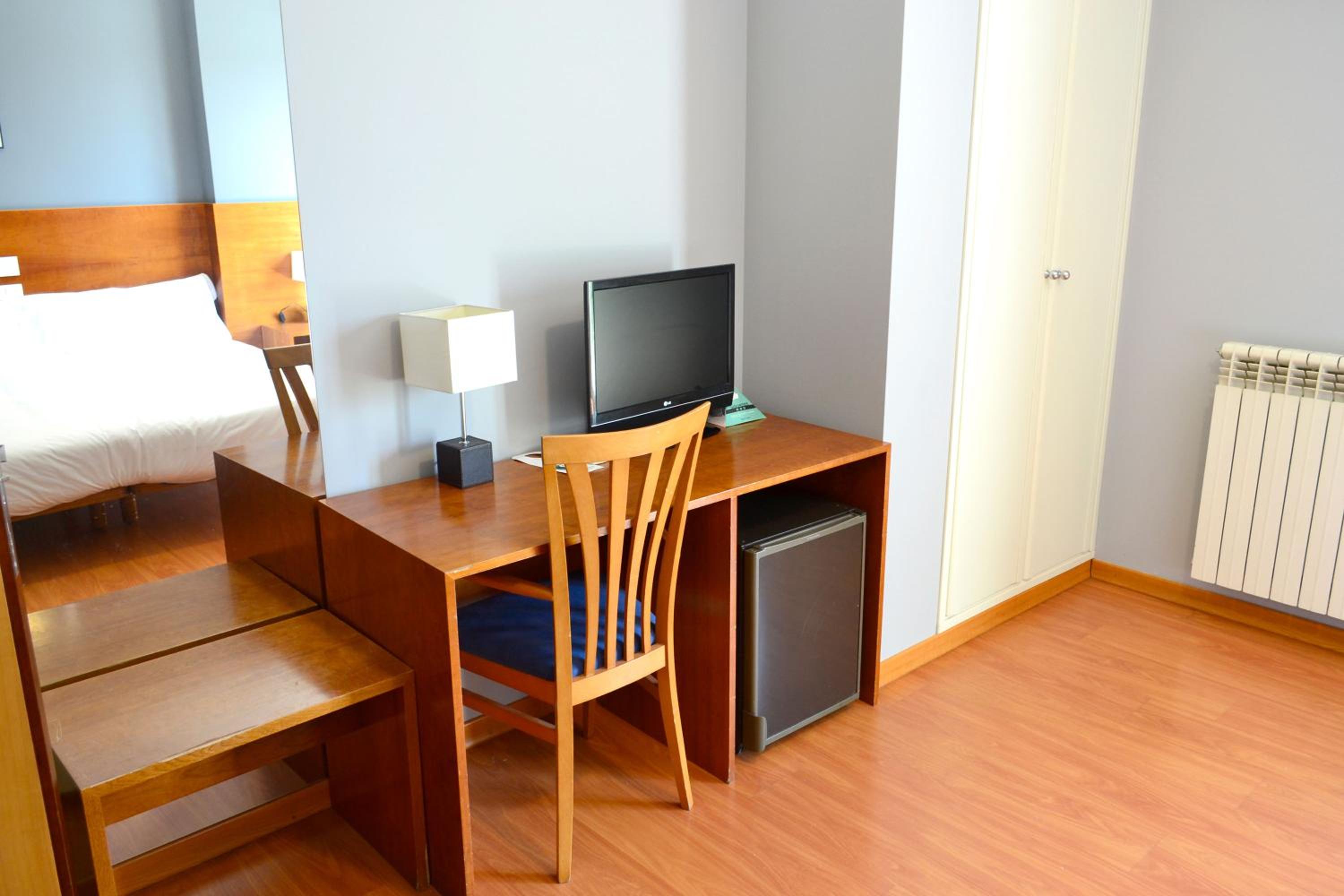 Standard Double or Twin Room - Photo 3