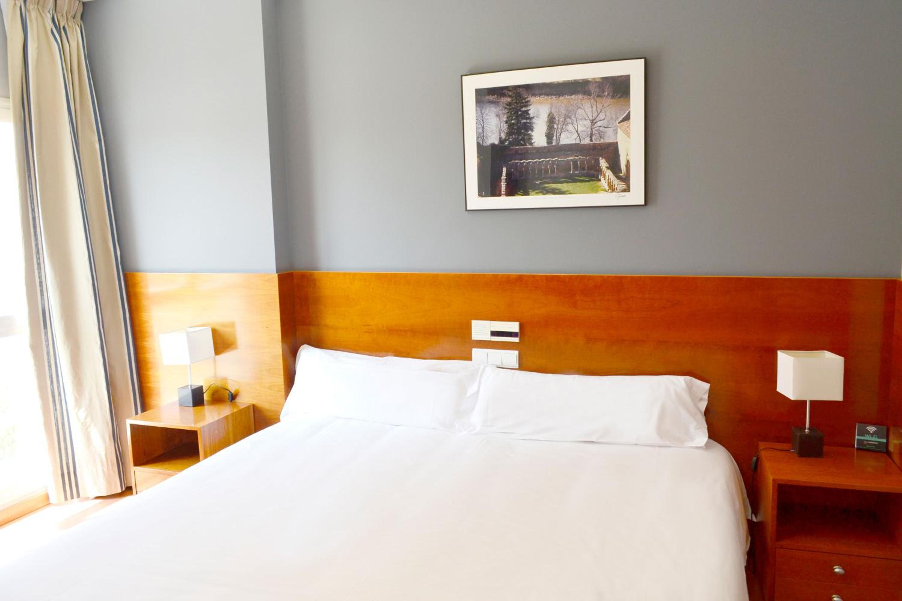 Standard Double or Twin Room - Photo 2