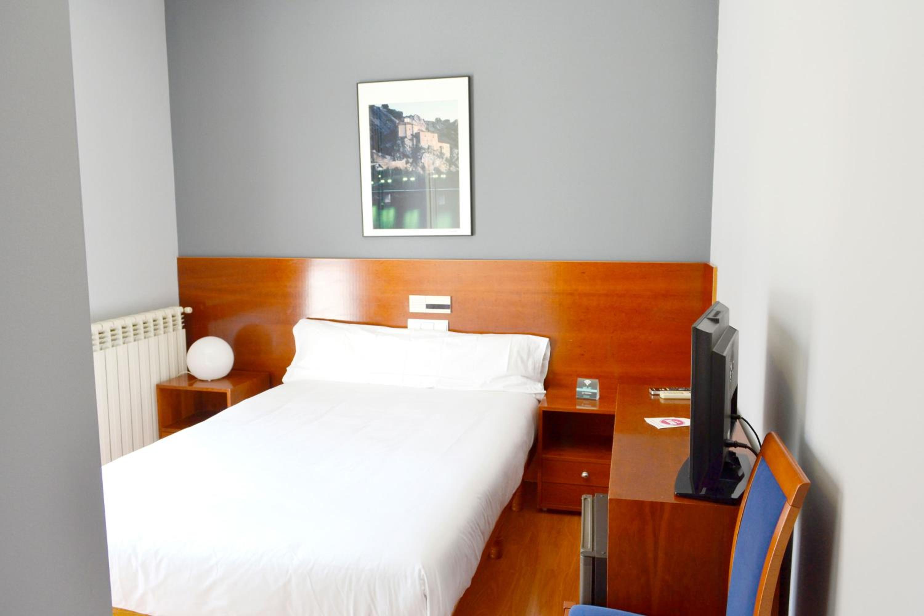 Economy Double Room - Photo 7