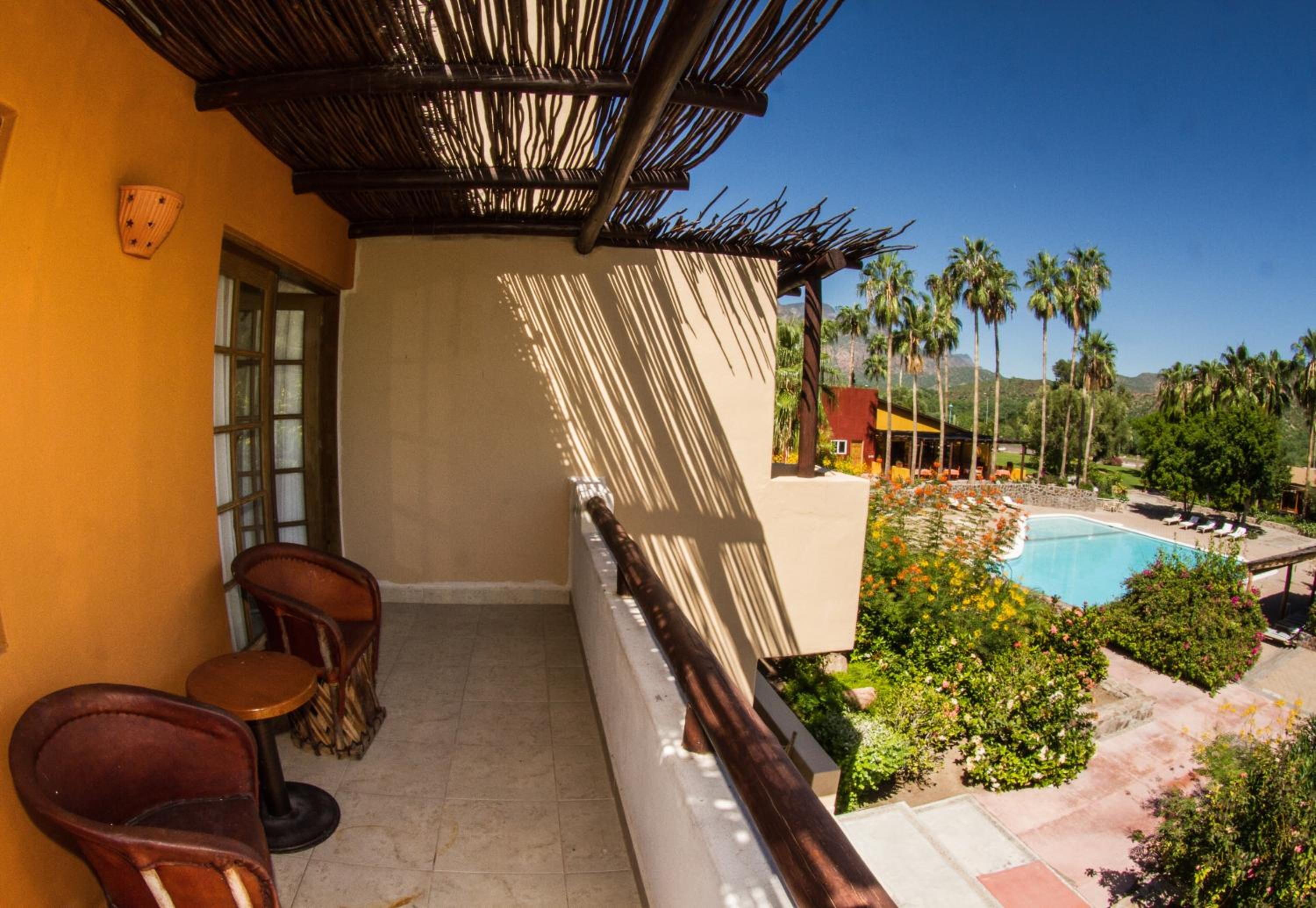 Double Room with Balcony - Photo 6
