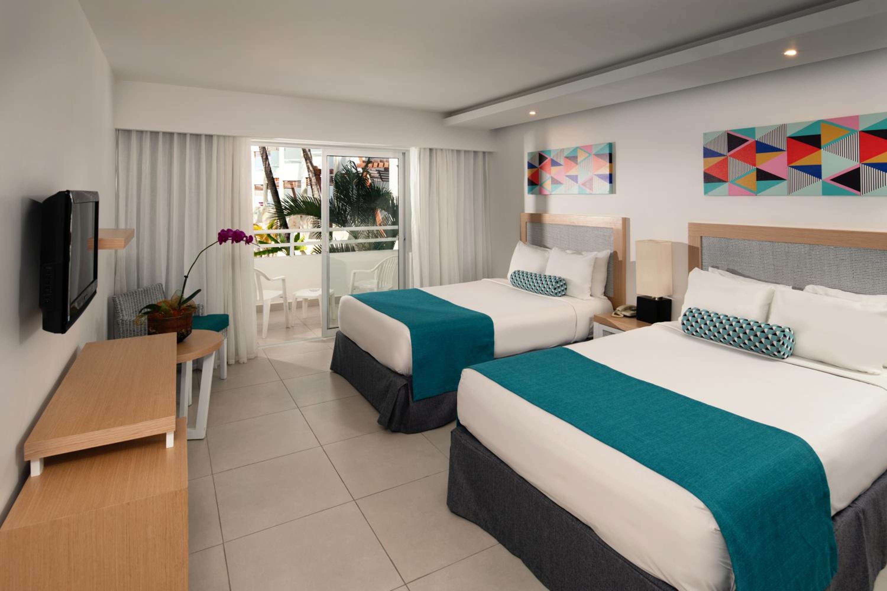 Deluxe Ocean View - Photo 3