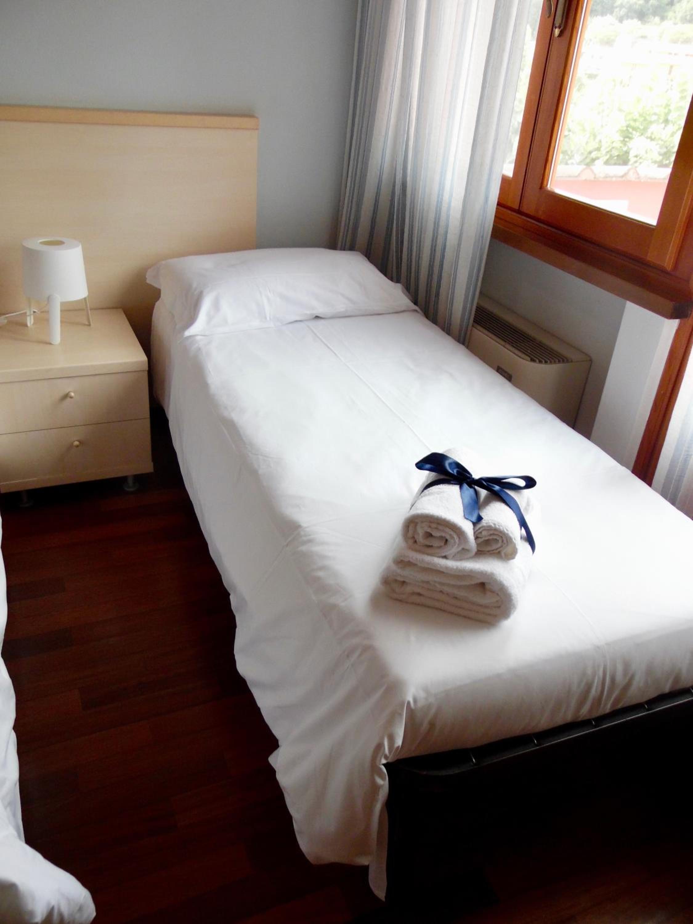 Triple Room with Private Bathroom - Photo 4