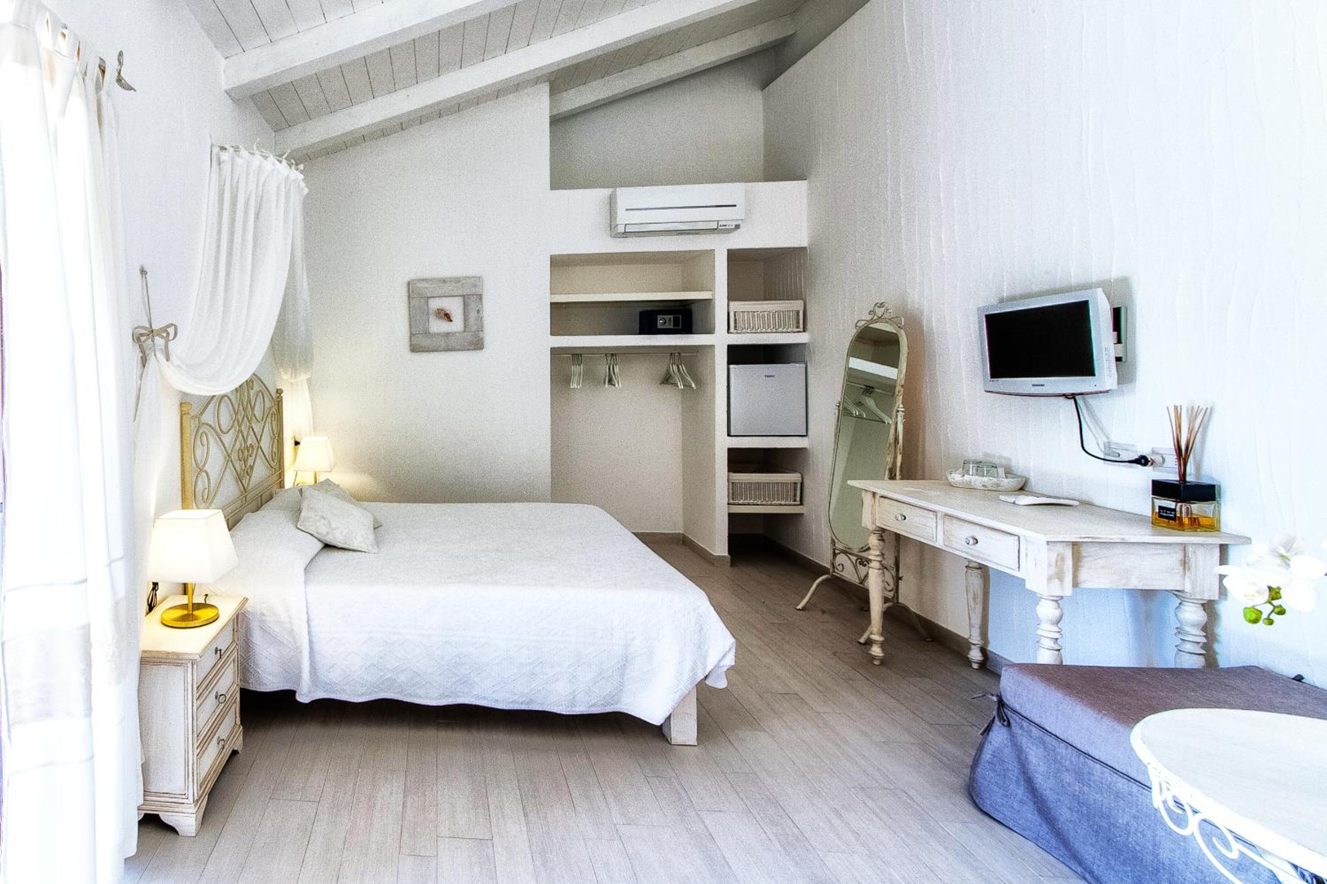 Standard King Room photo 3