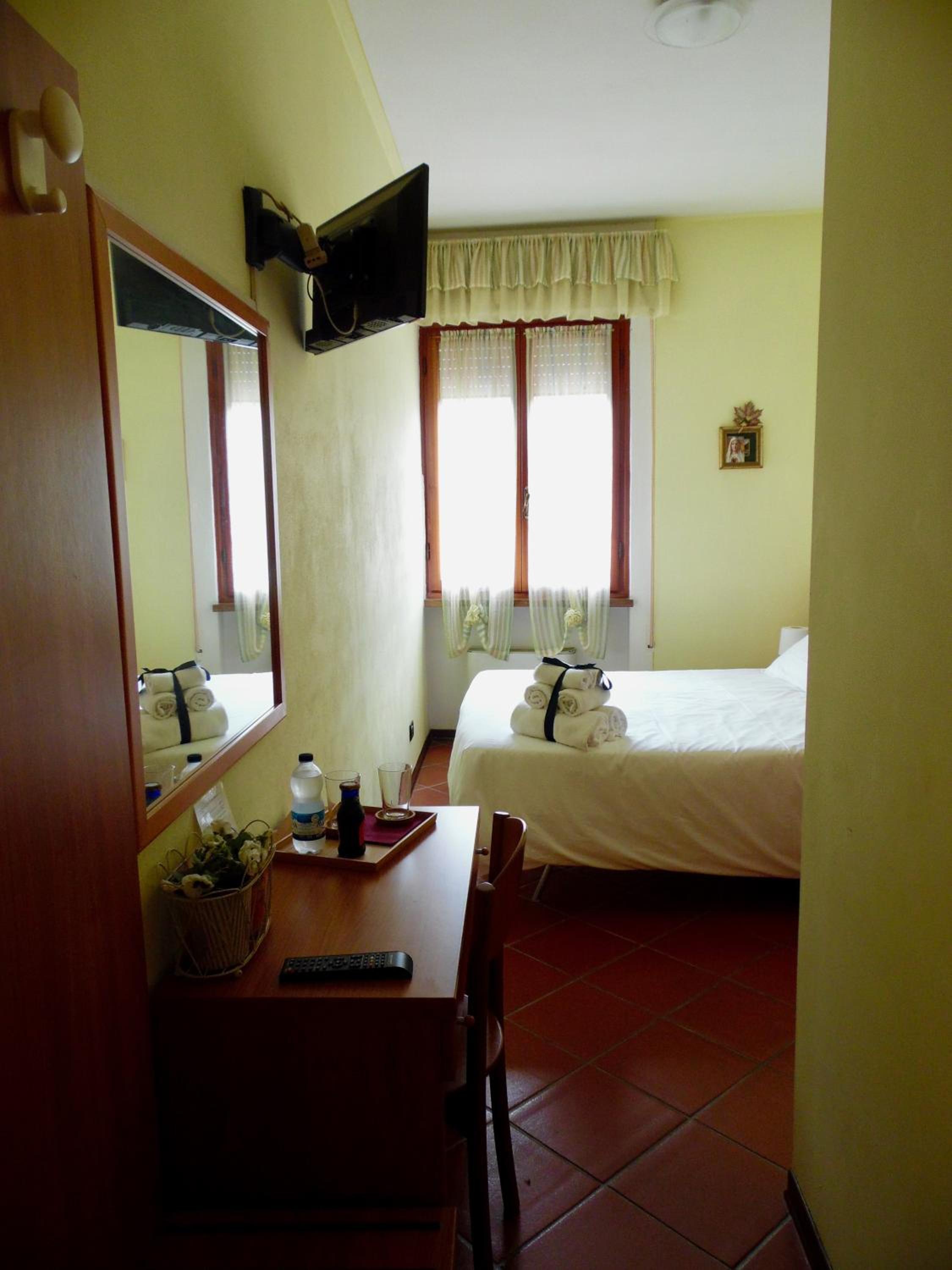 Double or Twin Room with Bathroom photo 1