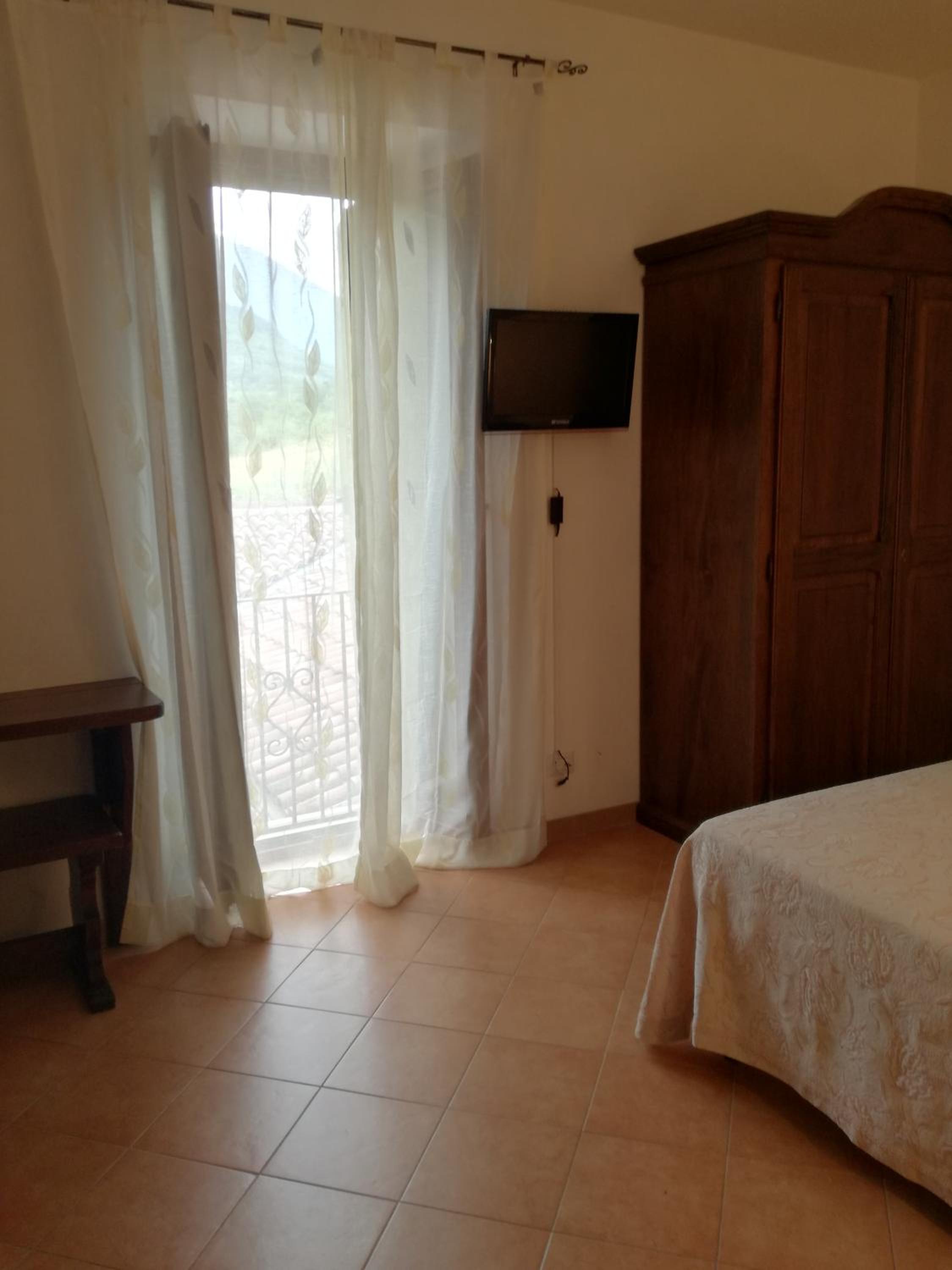 Double Room with Private Bathroom photo 2