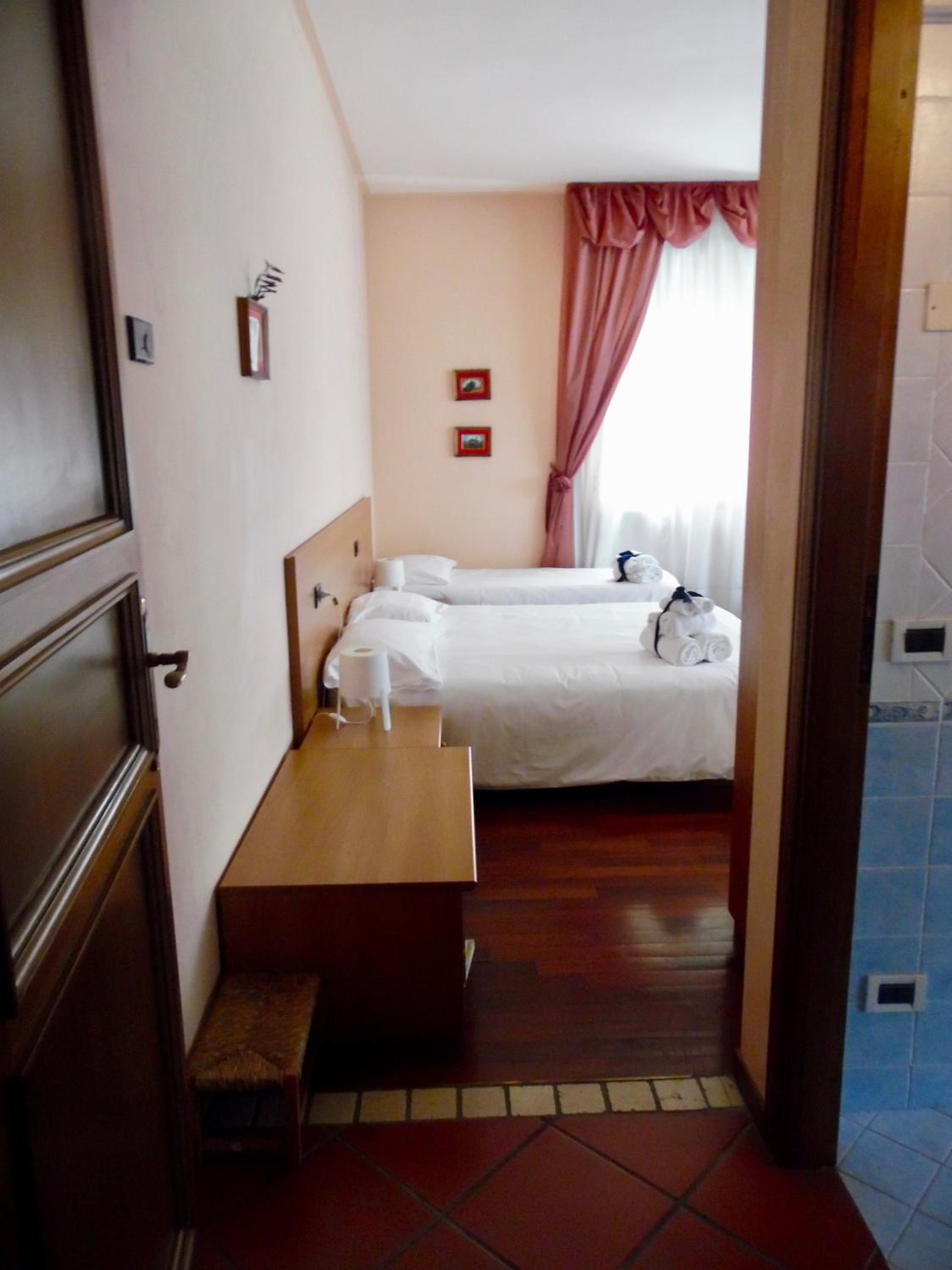 Quadruple Room with Private Bathroom - Photo 1