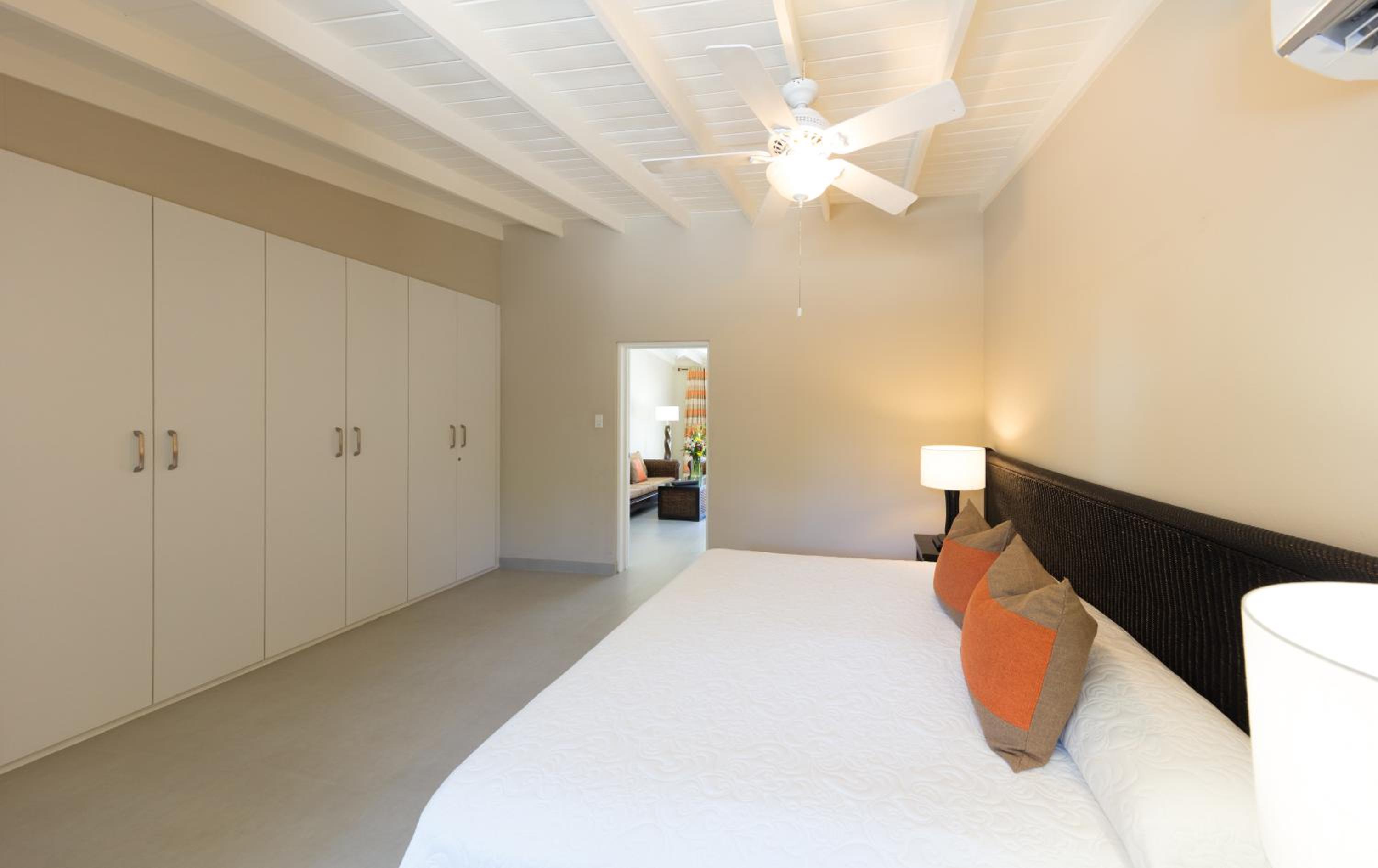 Deluxe Suite - Photo 13