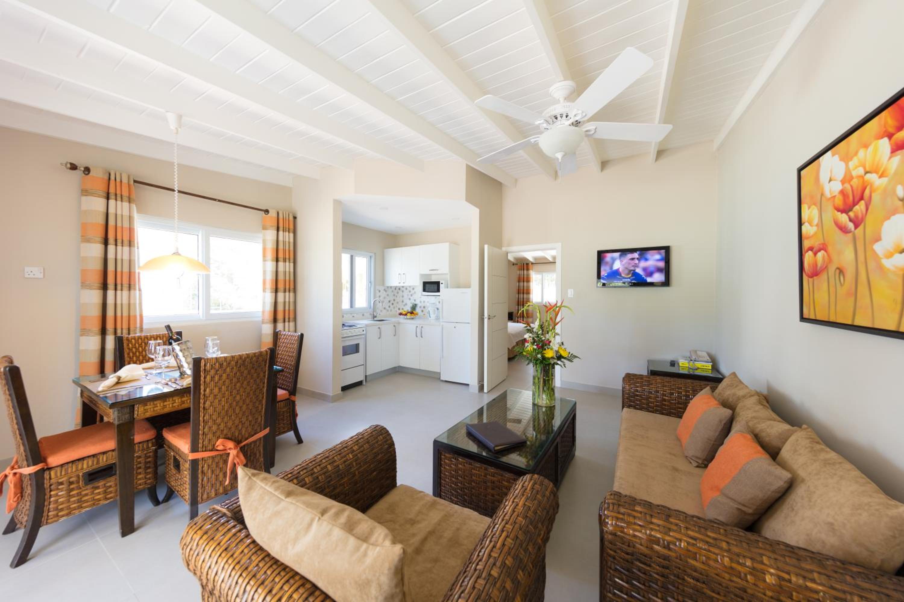 Deluxe Suite - Photo 11