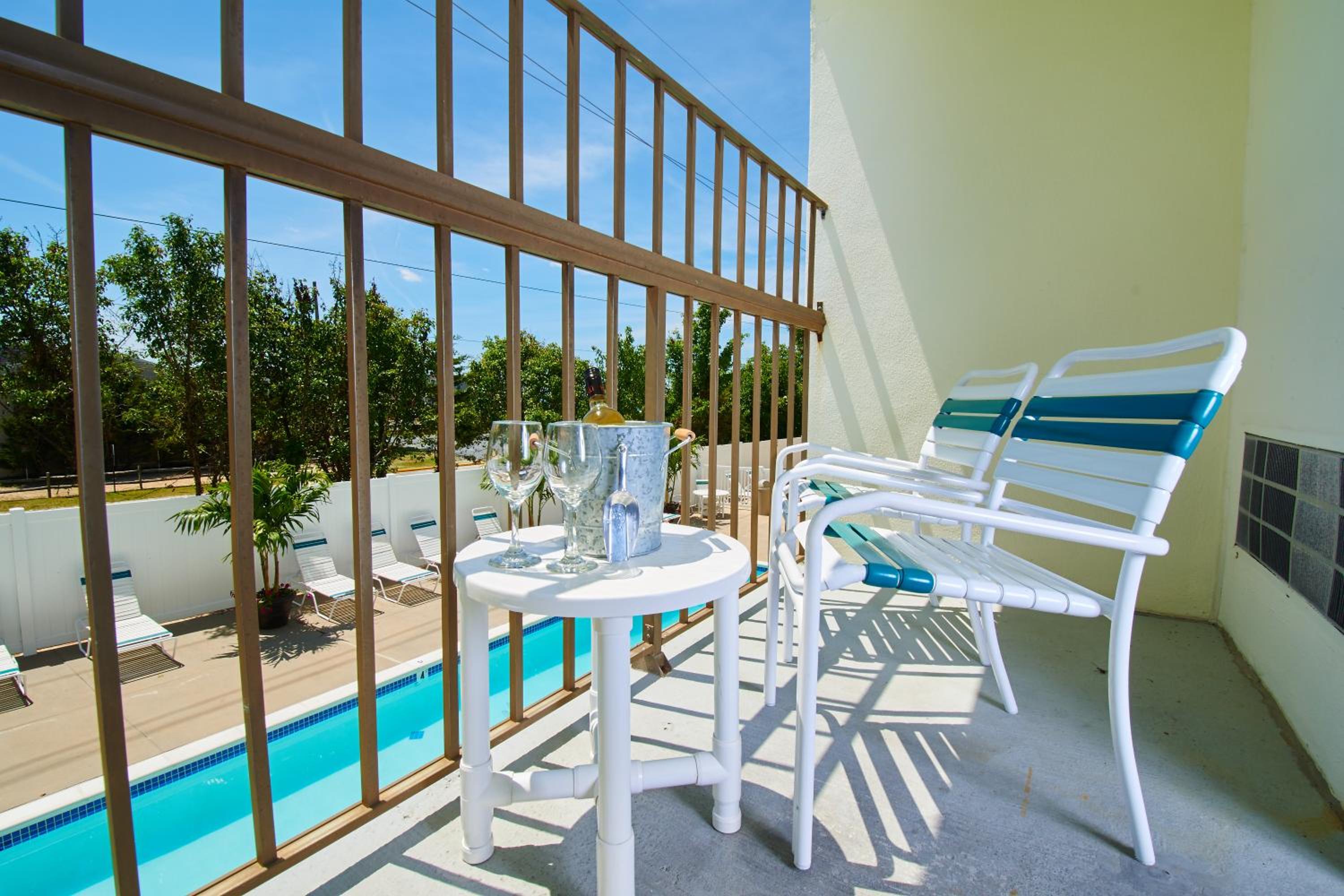 King Room with Sleeper Sofa - Pool View photo 2