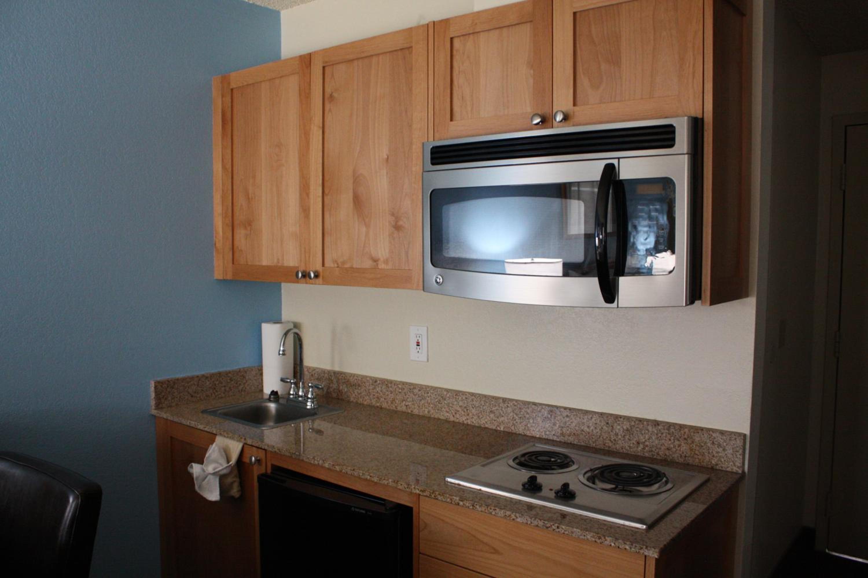 Queen Studio Suite with River View - Non-Smoking - Photo 4