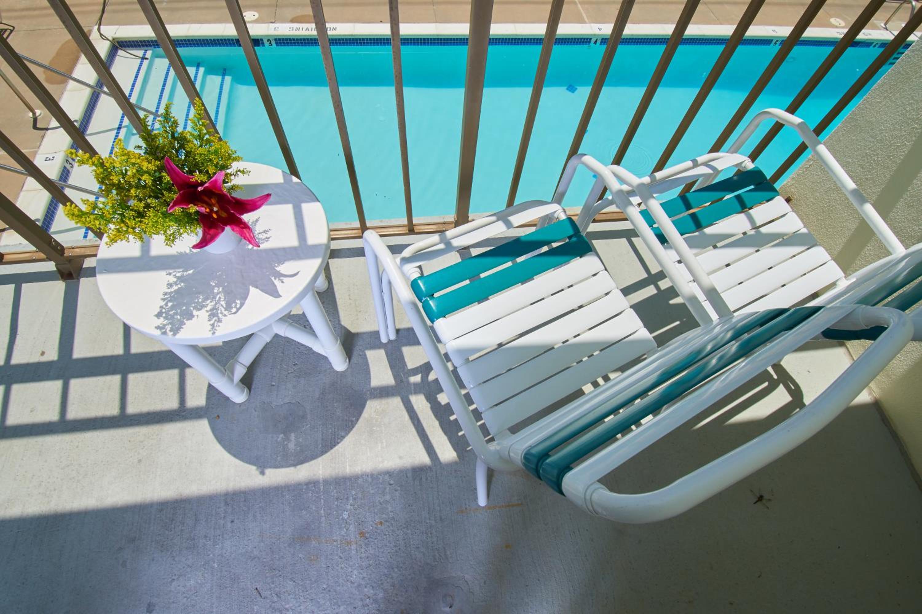 Double Room with Two Double Beds - Pool Side - No Stove photo 2