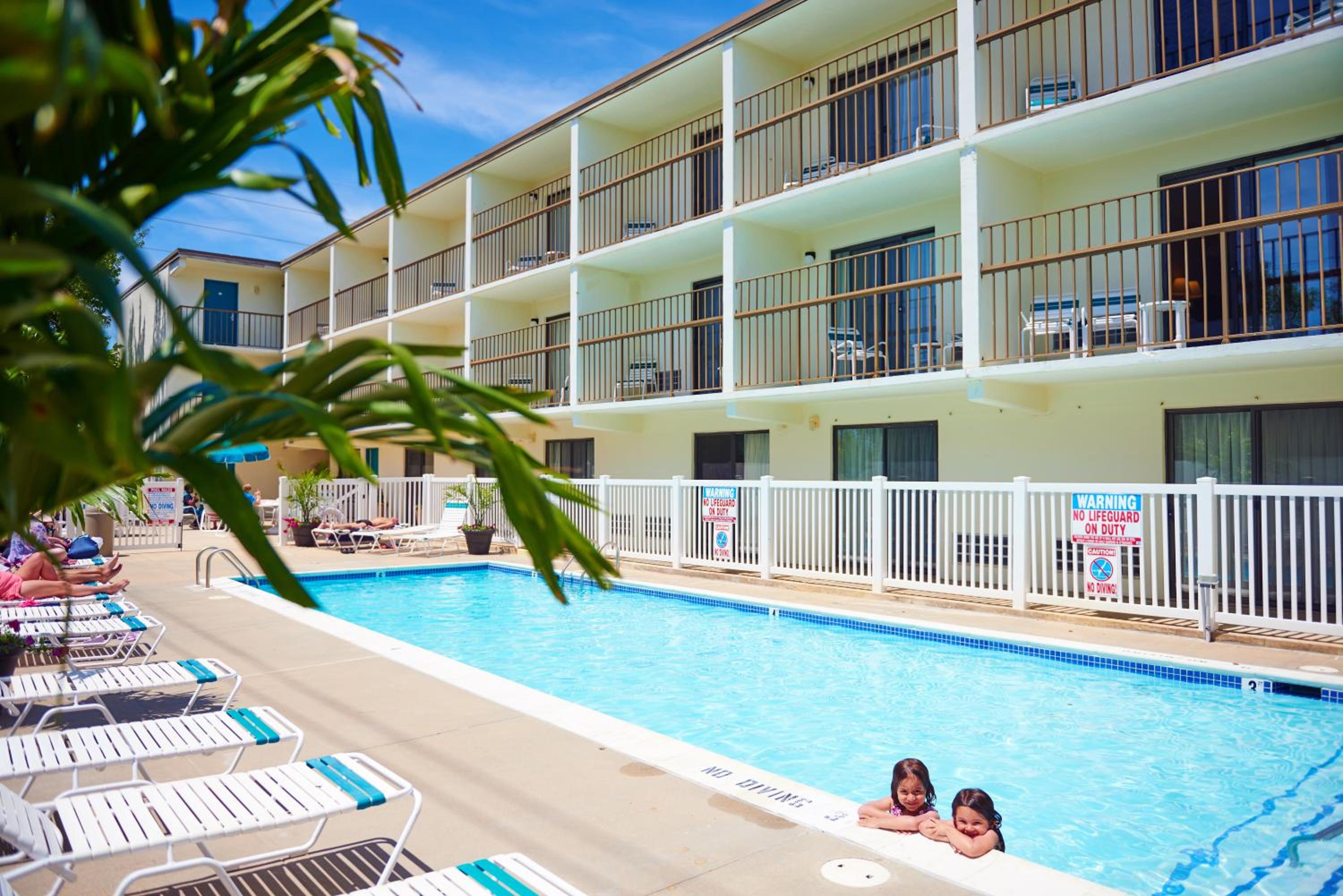 Double Room with Two Double Beds - Pool Side - No Stove photo 3