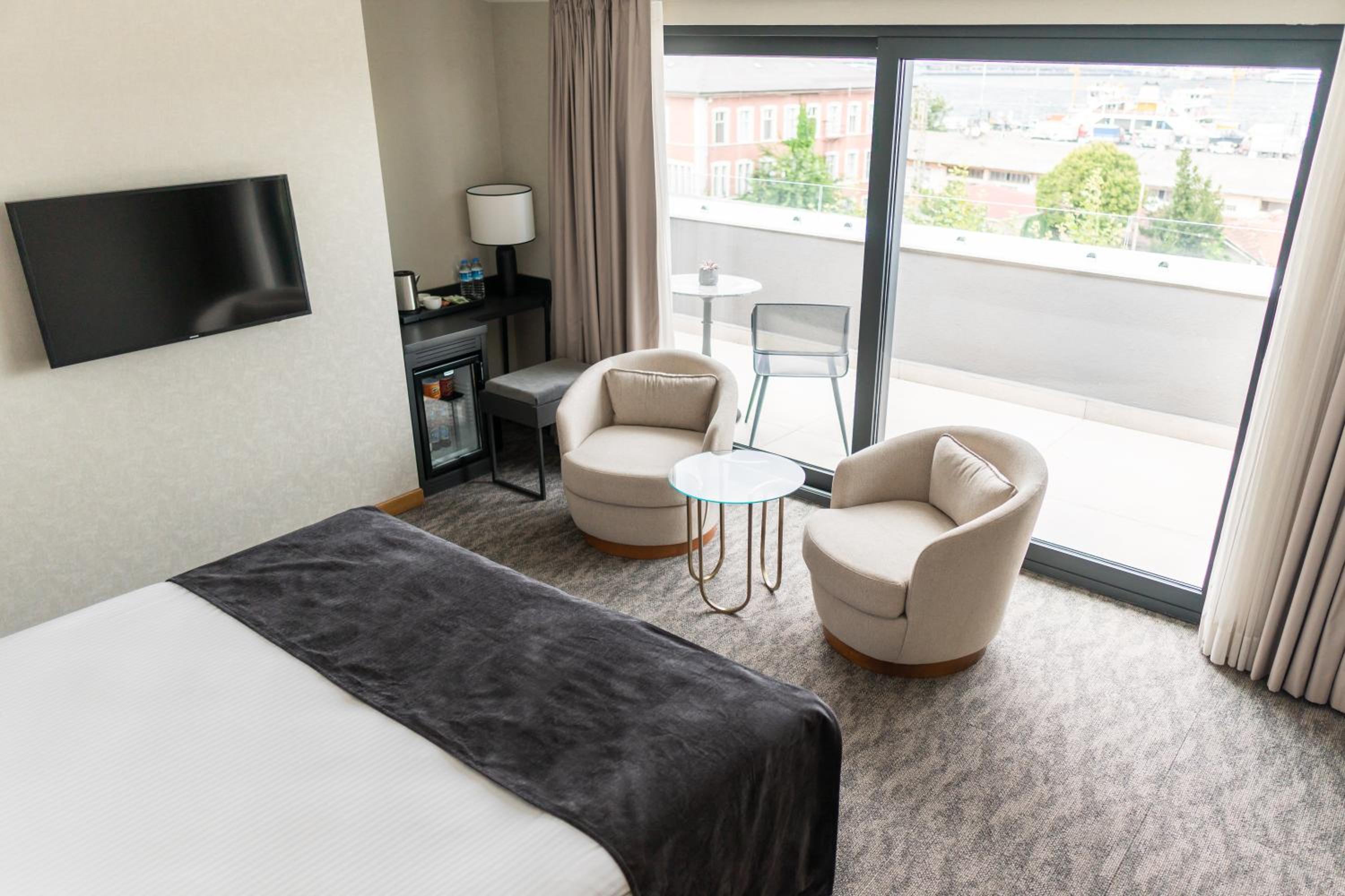 Deluxe Double or Twin Room with Sea View photo 2