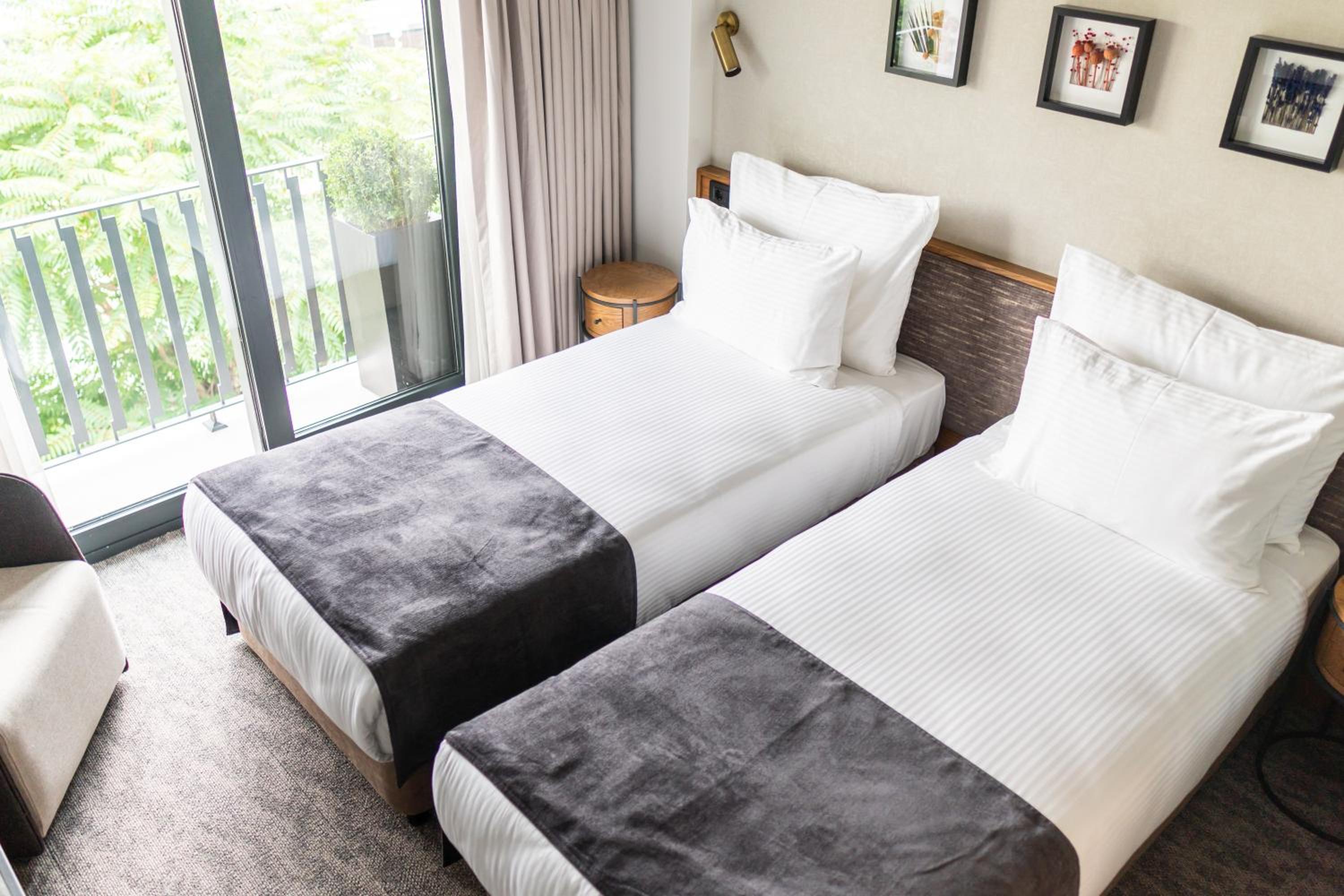 Double or Twin Room with City View photo 3