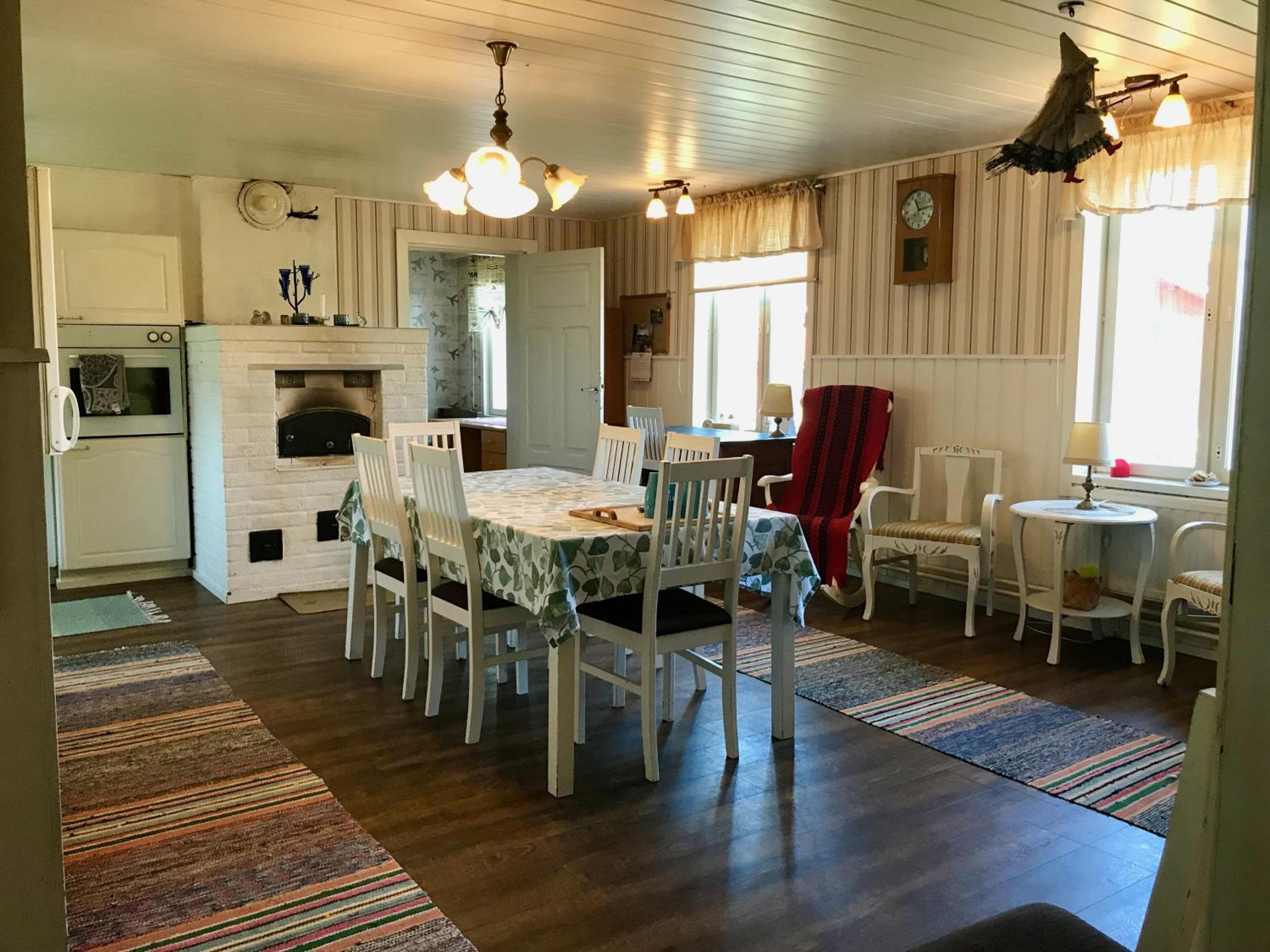 Three-Bedroom House photo 2