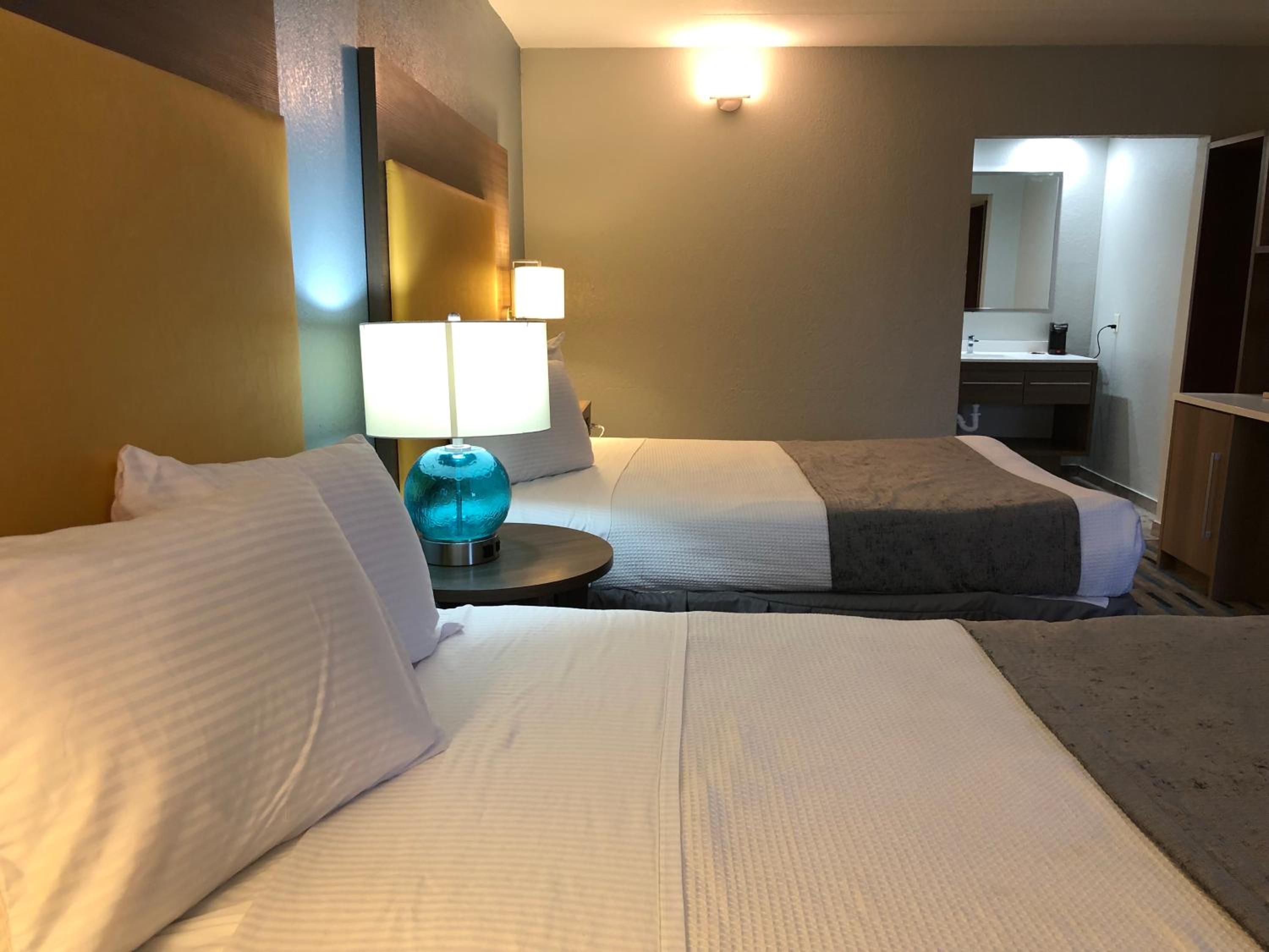 Two Double Beds (Remodeled) - Non-Smoking - Photo 3