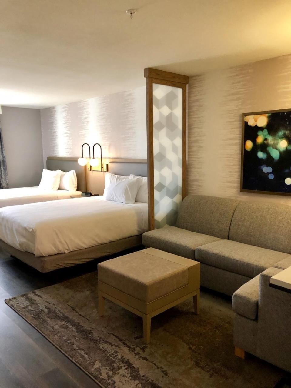 Queen Room with Two Queen Beds and Sofa Bed photo 3