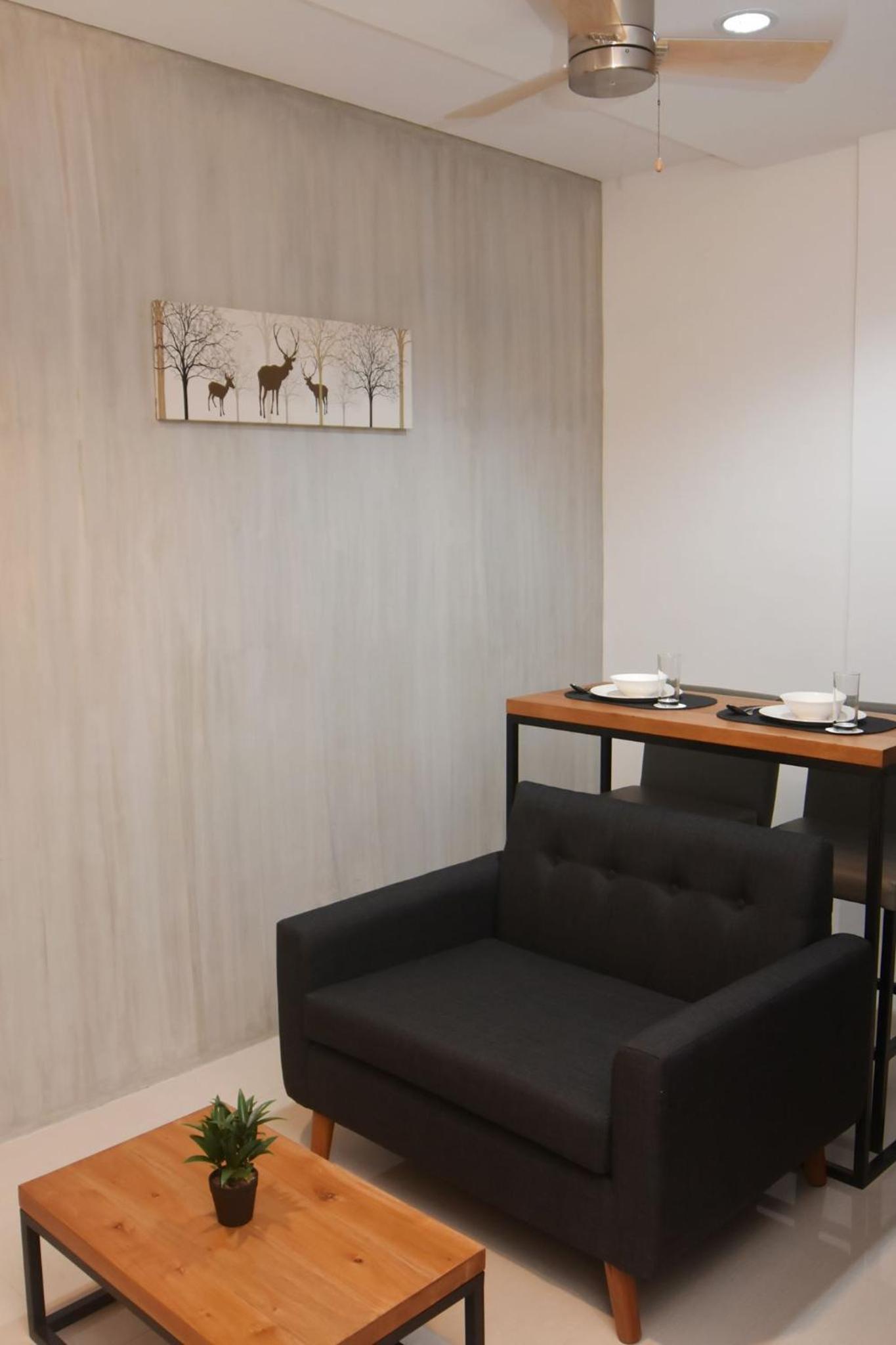 One-Bedroom Apartment - Photo 2