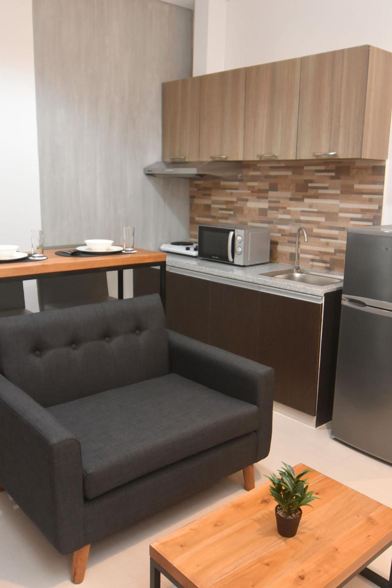 One-Bedroom Apartment - Photo 3