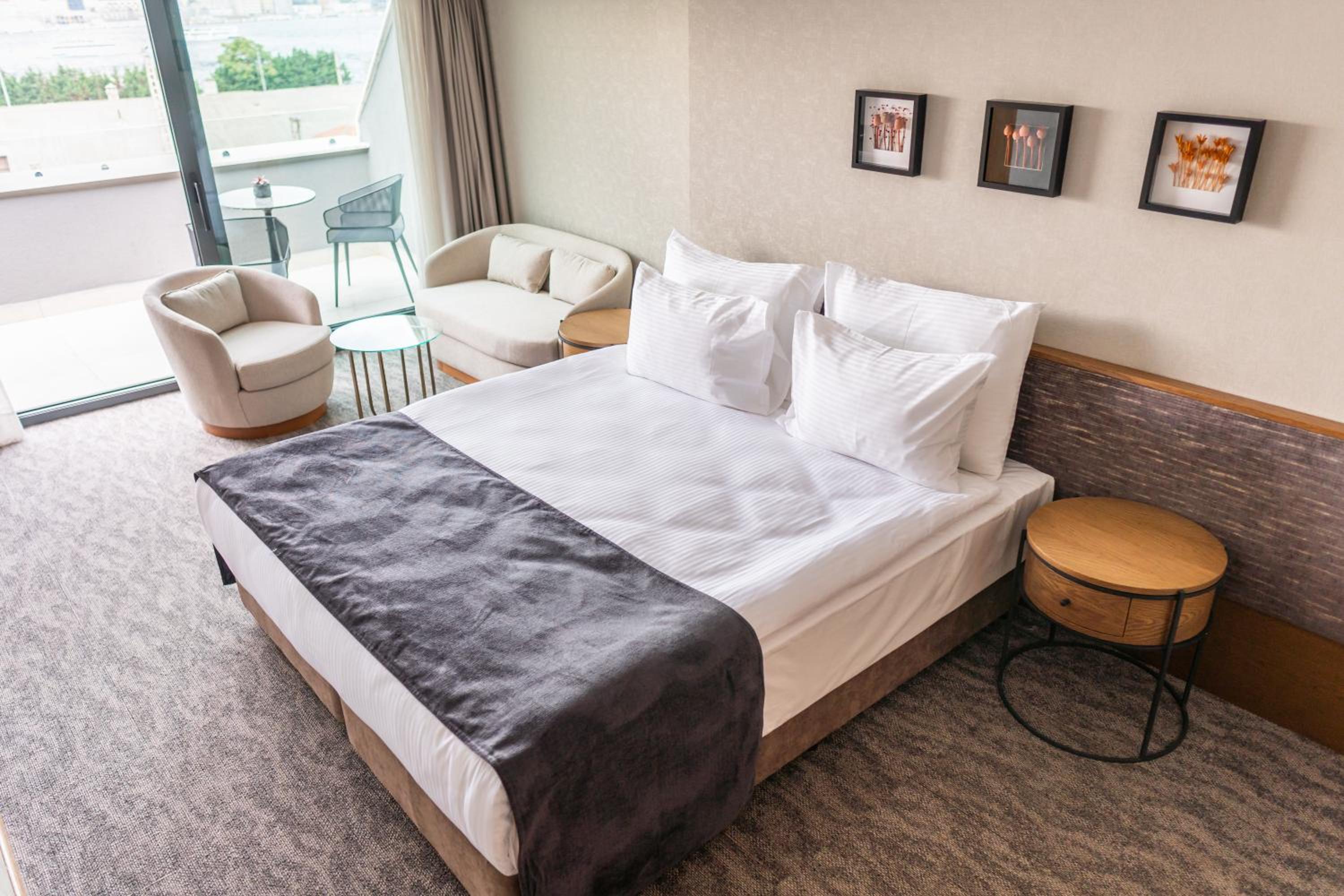 Deluxe Double or Twin Room with Sea View photo 3