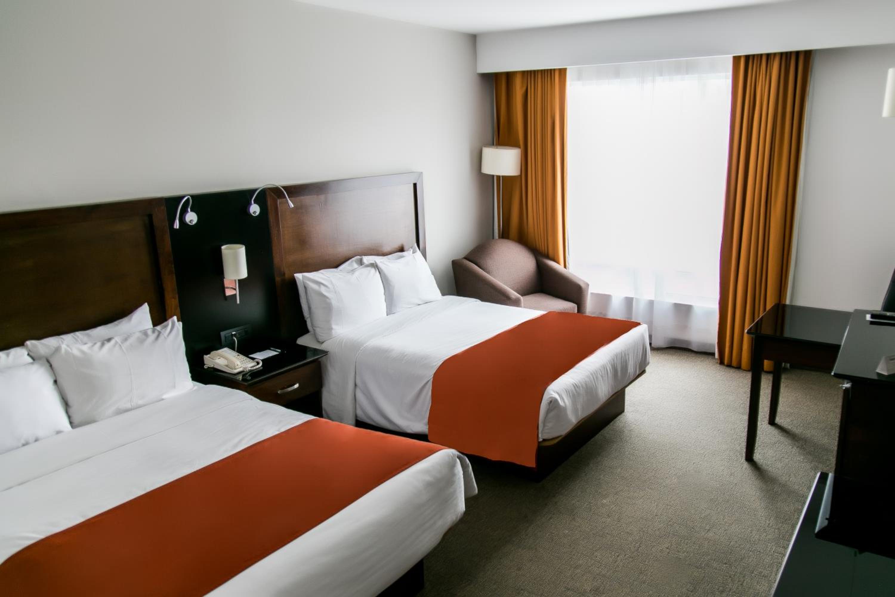 Double Room with Two Double Beds - Photo 7