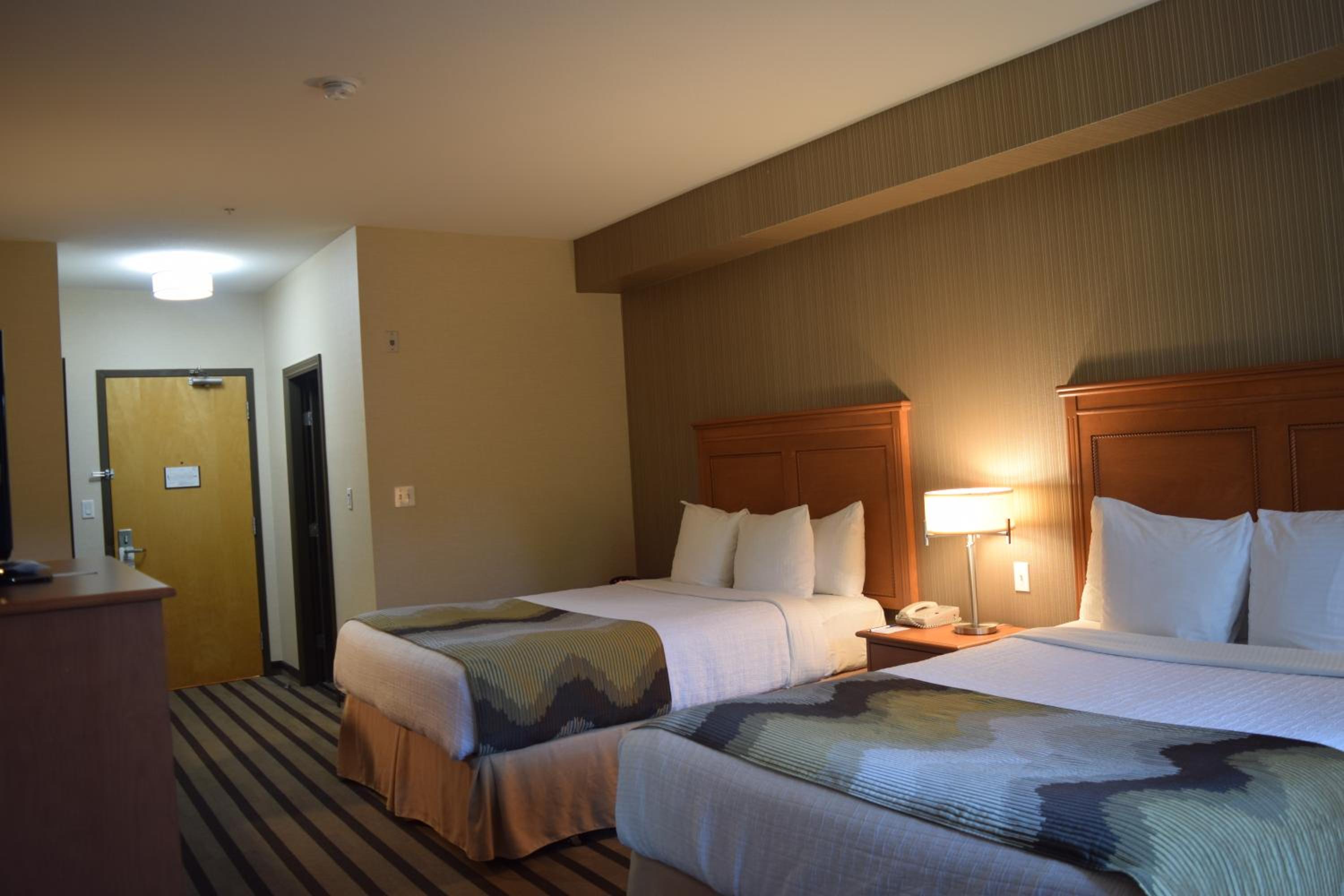 Queen Room with Two Queen Beds - Non-Smoking - Photo 2