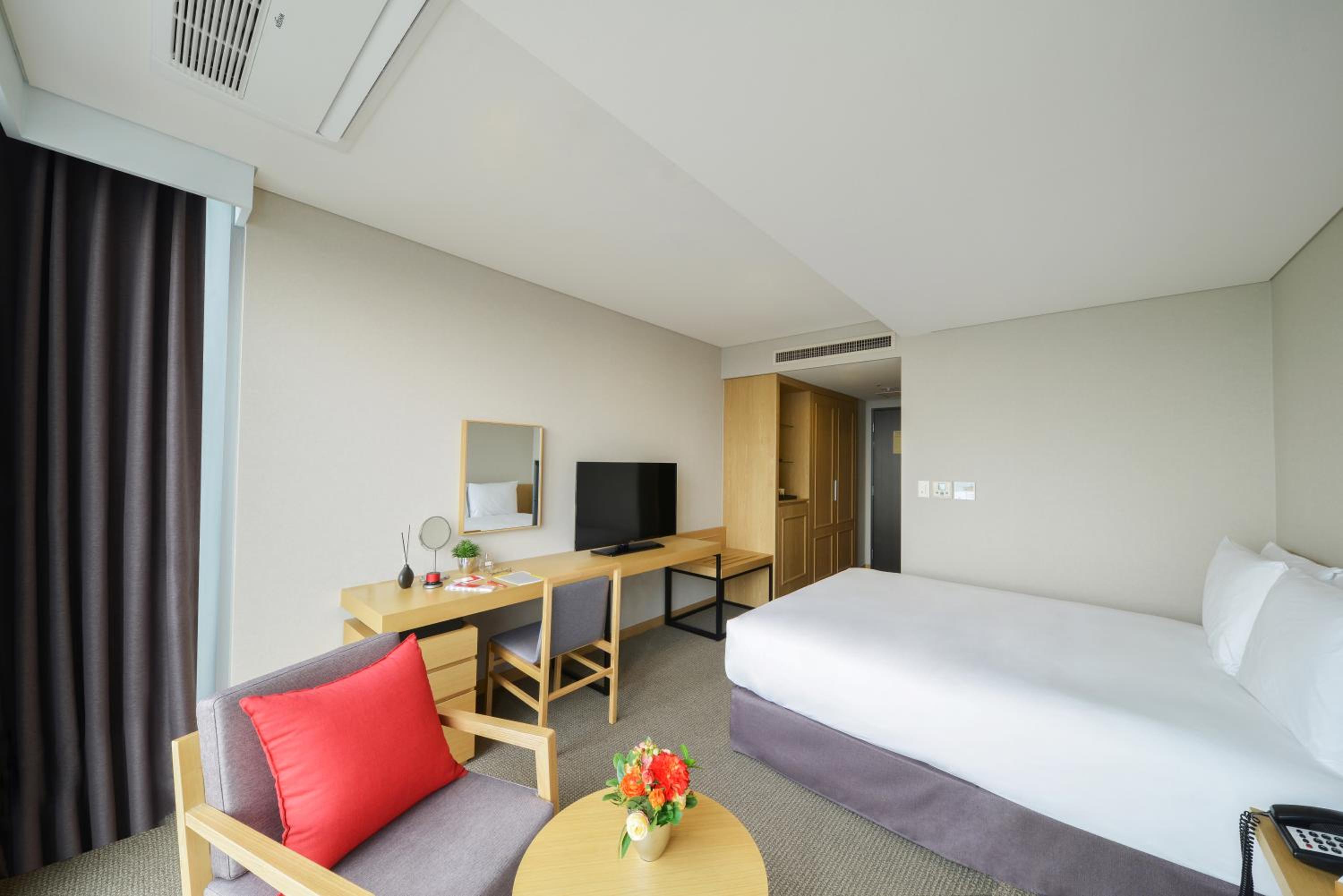 Deluxe Double Room - City View  - Photo 2