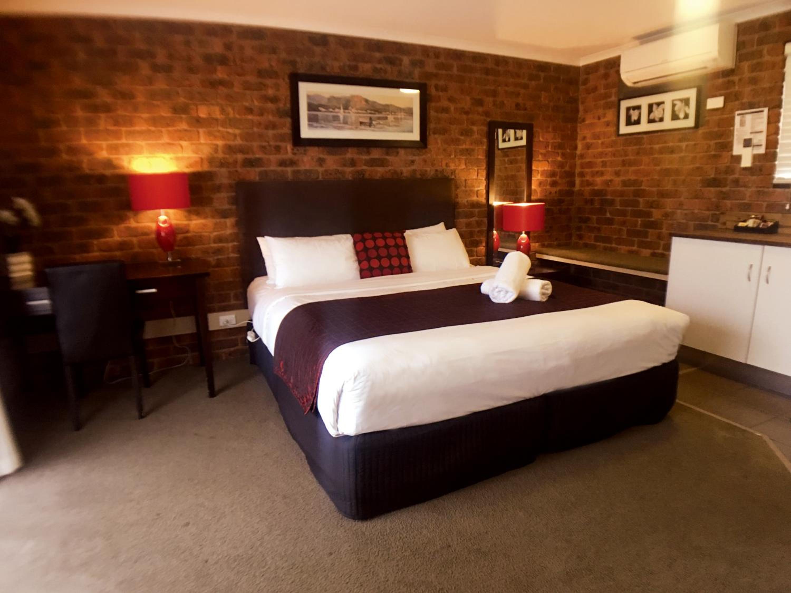 Deluxe King Room - Photo 6