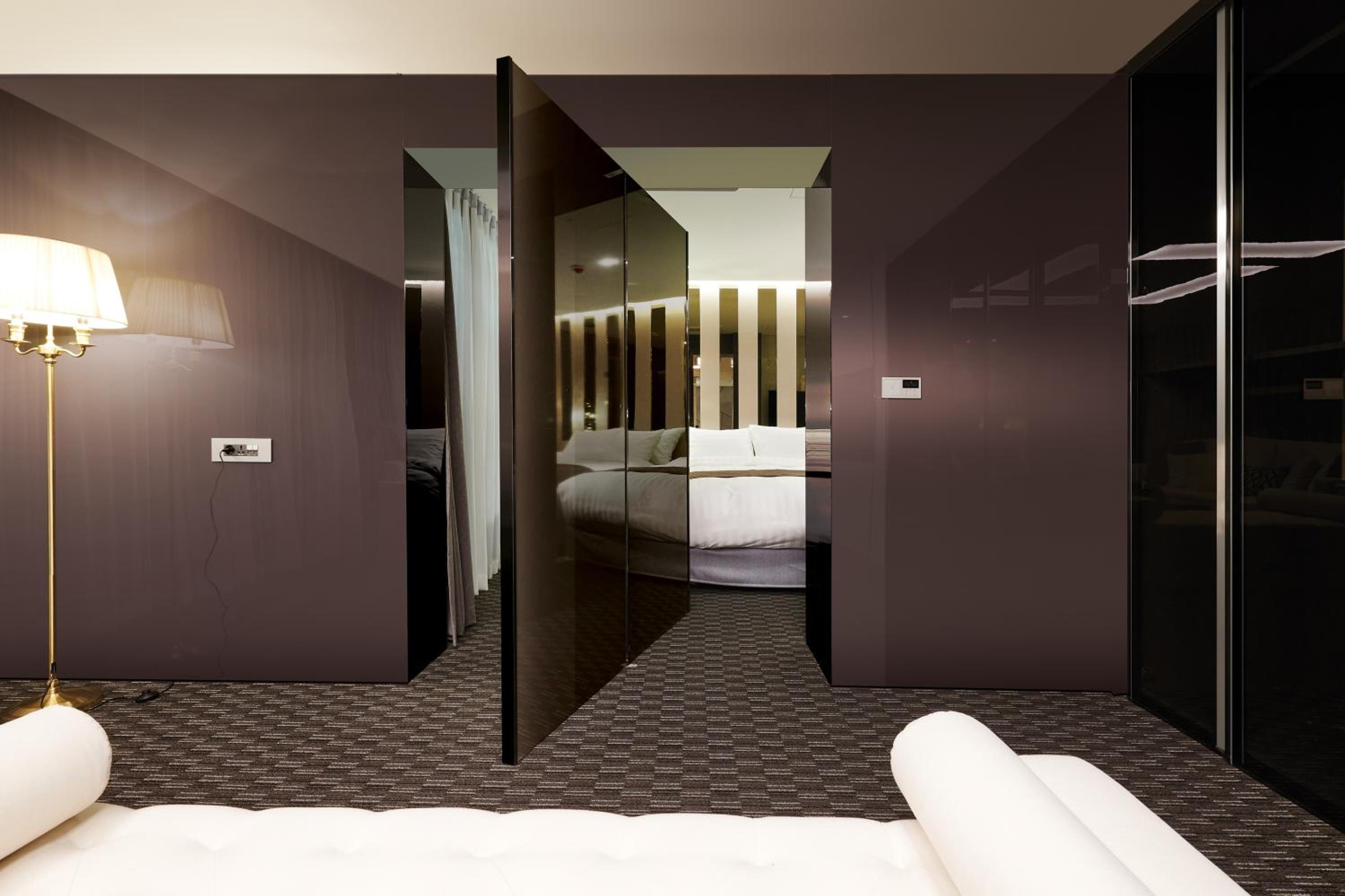 Royal Suite - Photo 7