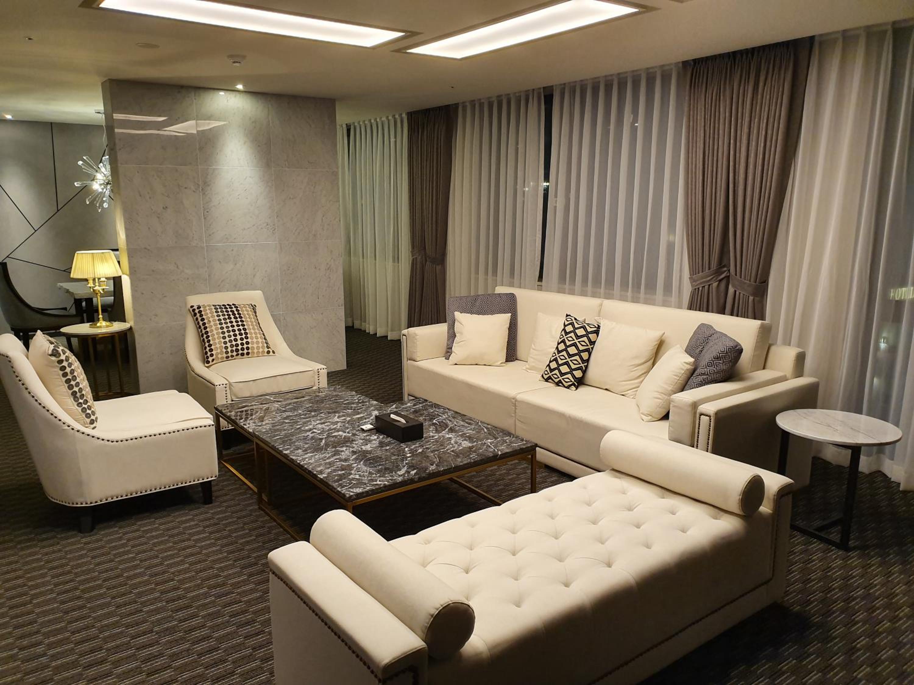 Royal Suite - Photo 9