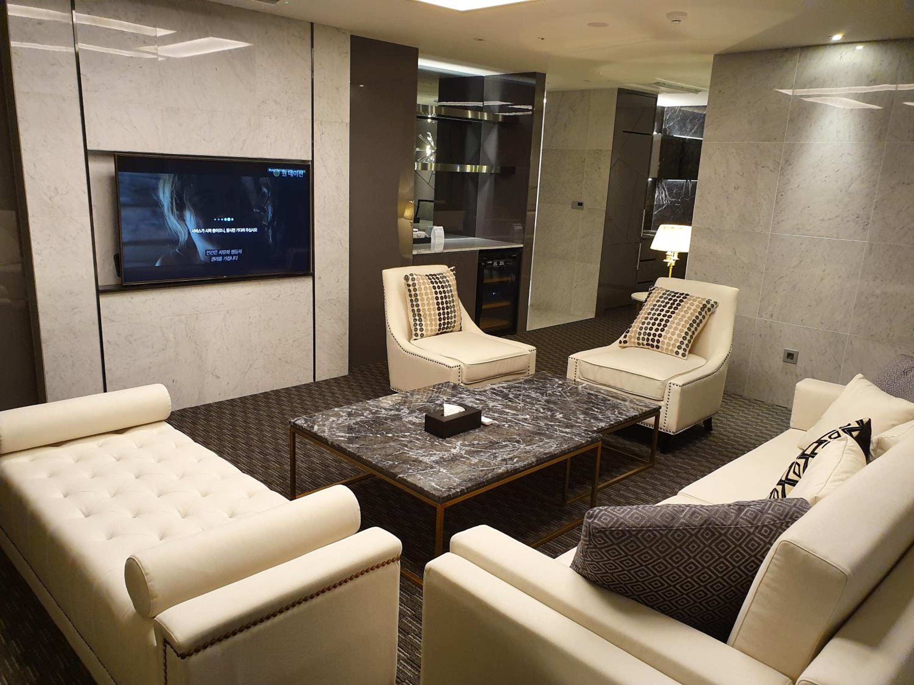 Royal Suite - Photo 10